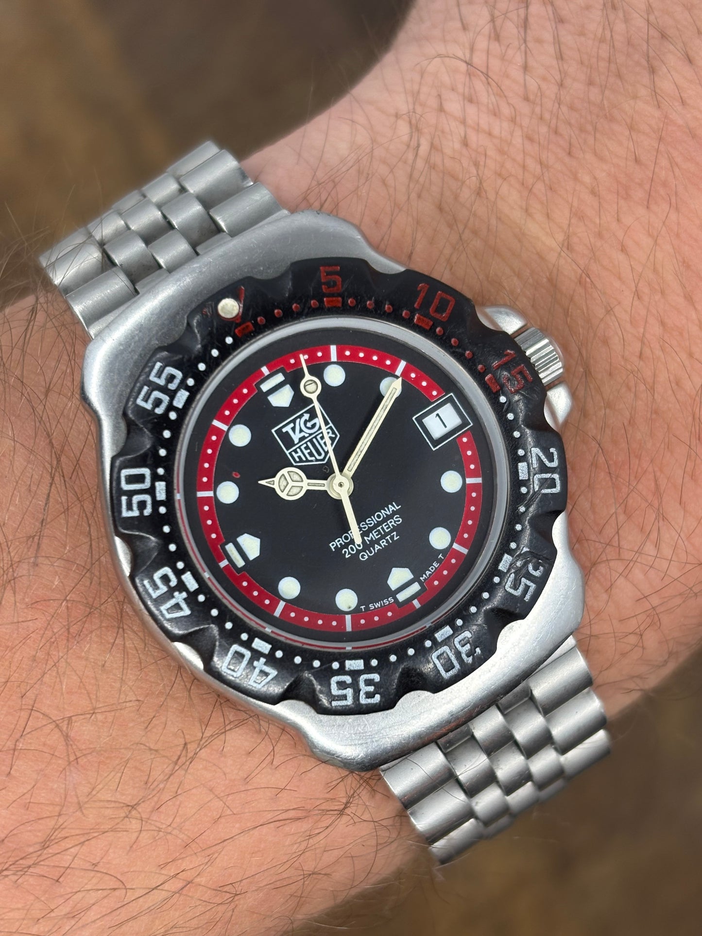 TAG Heuer Formula 1 Quartz – Black & Red Diver 200m Professional – Vintage Watch
