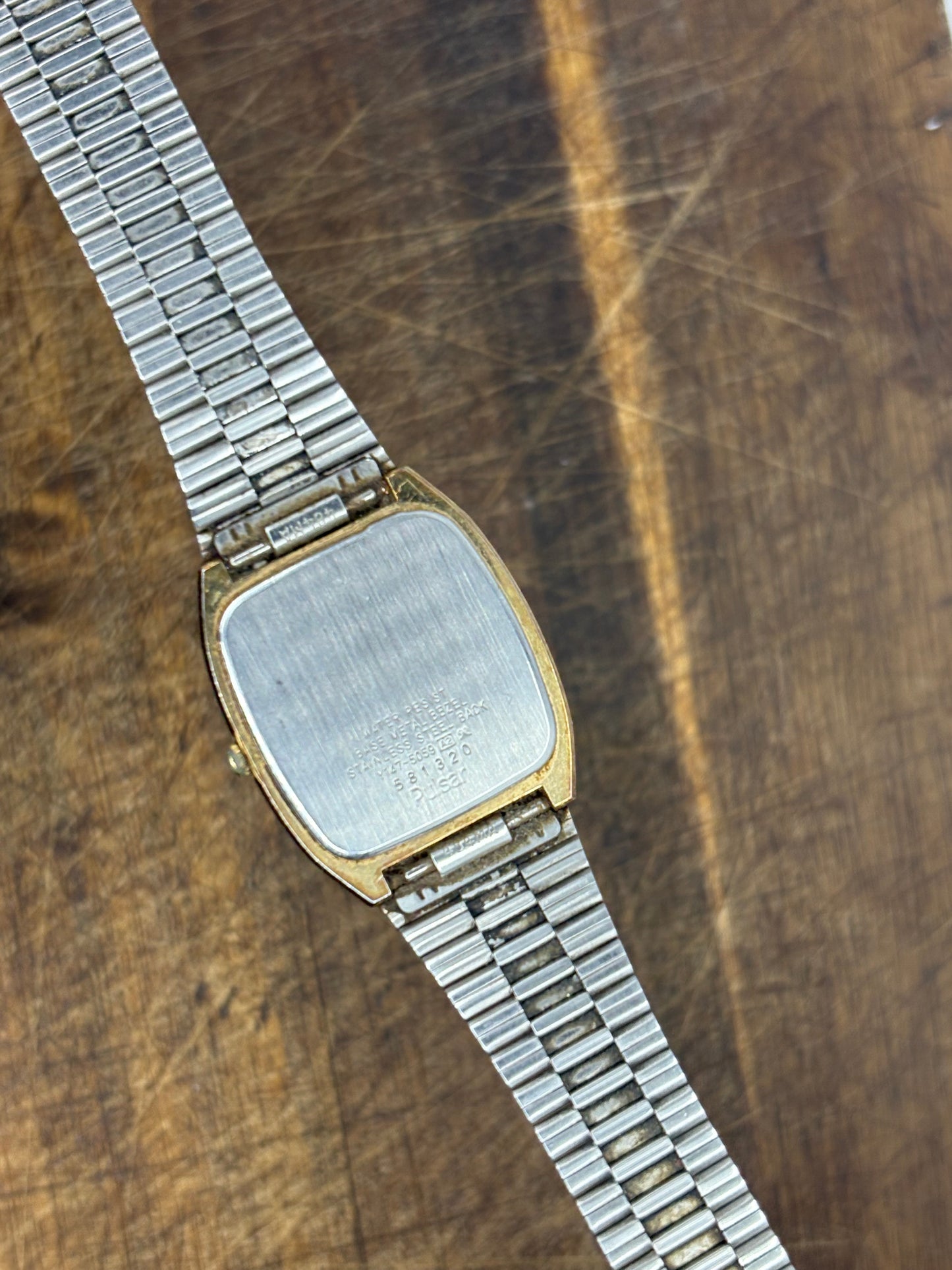 Pulsar Quartz – Gold Rectangular Dress Watch
