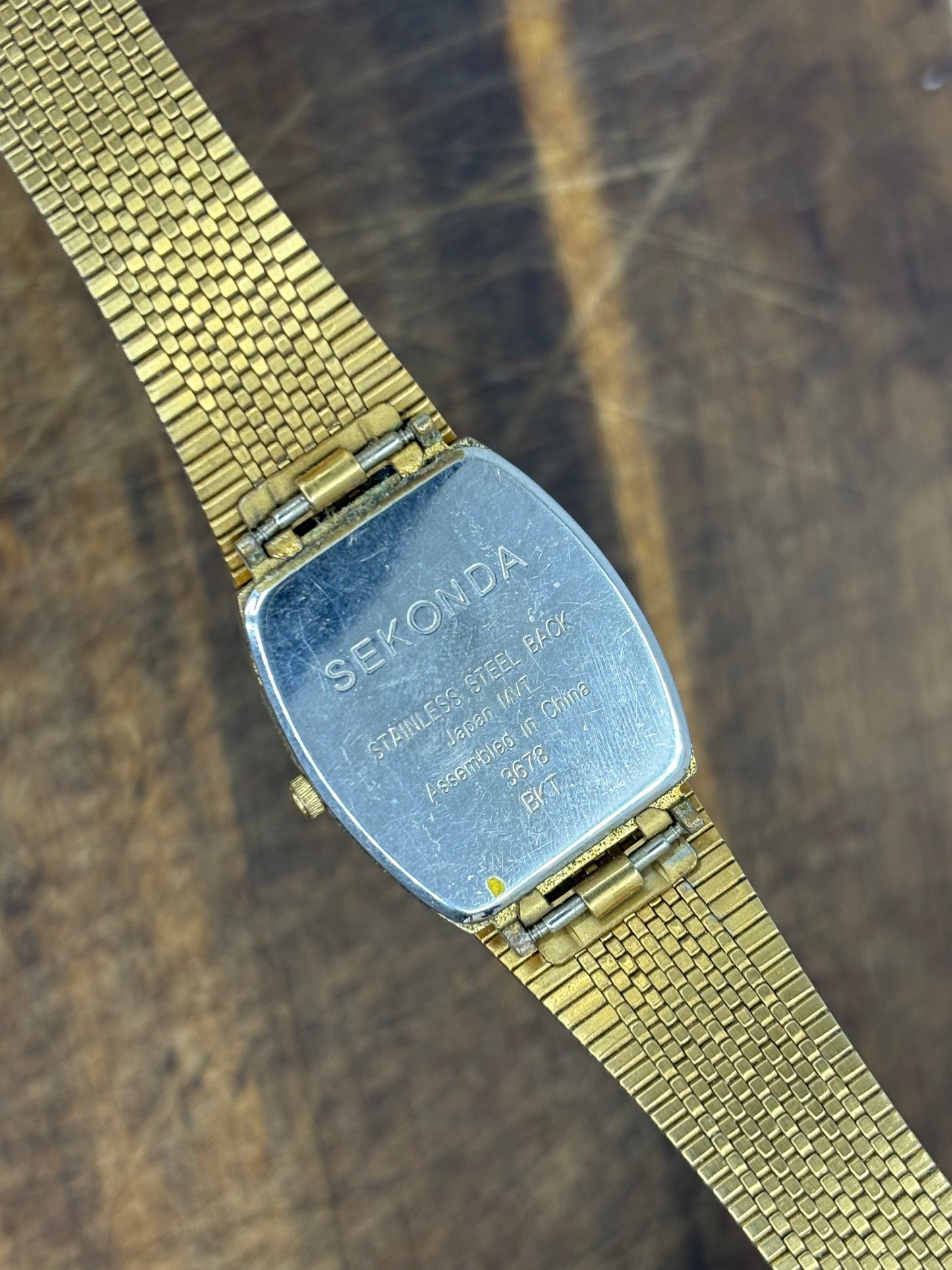 Sekonda Quartz – Gold Rectangular Variation