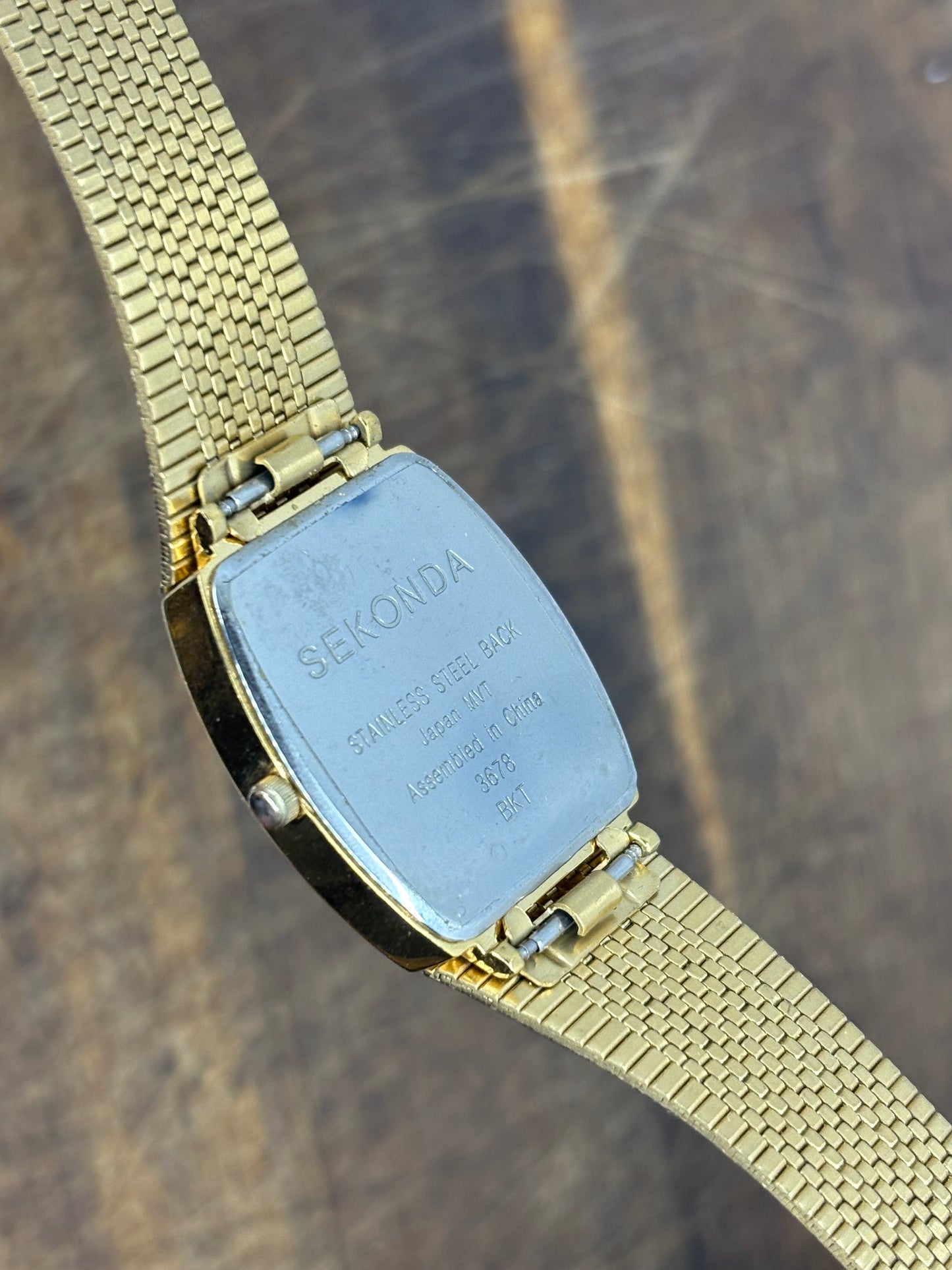 Sekonda Quartz – Gold Rectangular Sunburst