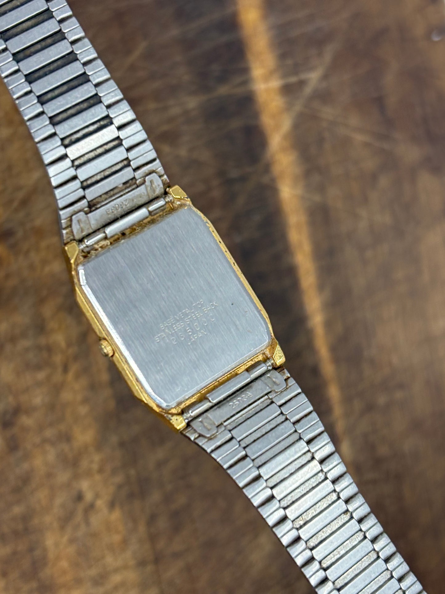 Accurist Quartz – Rectangular Champagne Dial