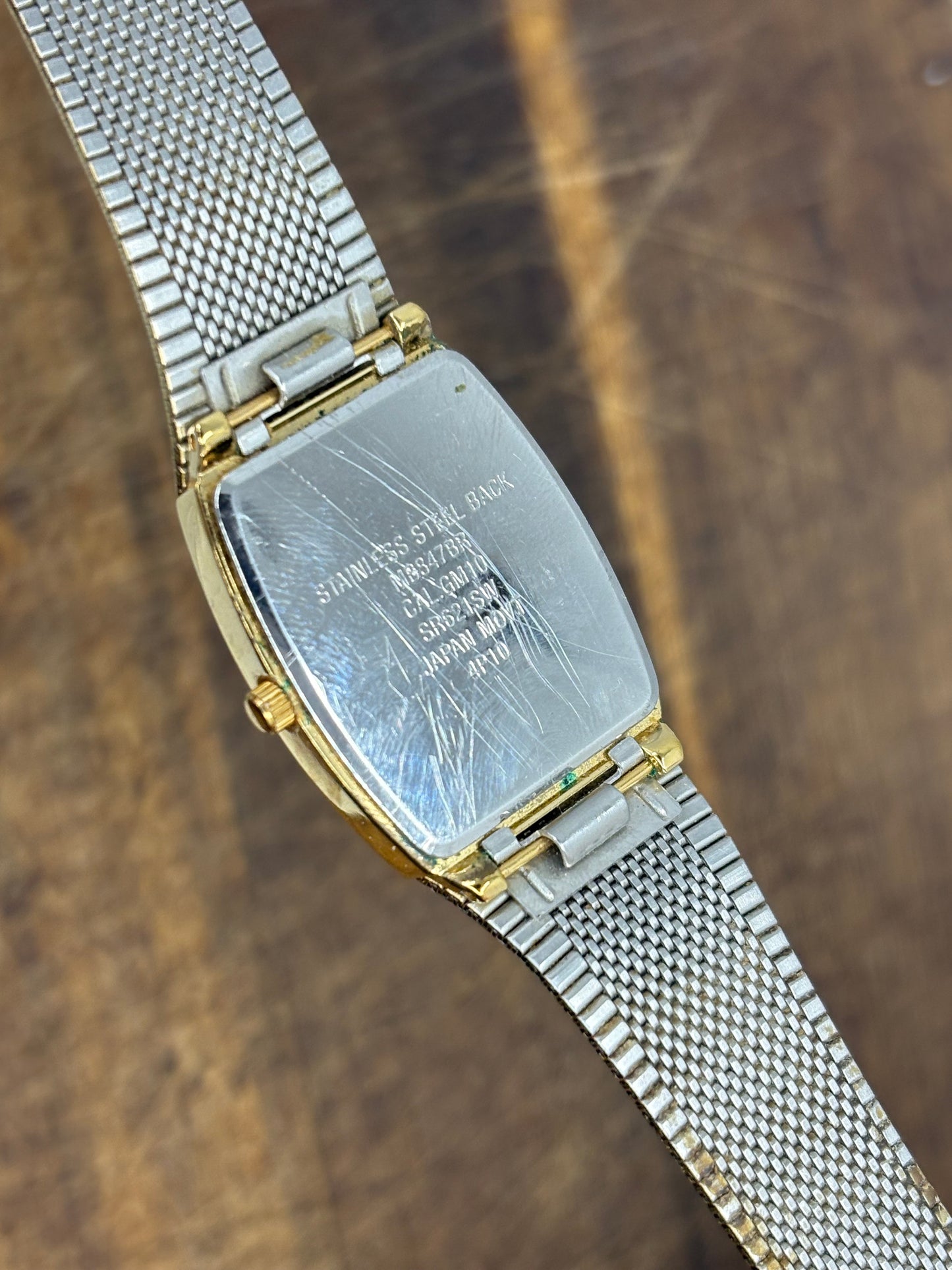 Accurist Quartz – Rectangular Black Sunburst Dial