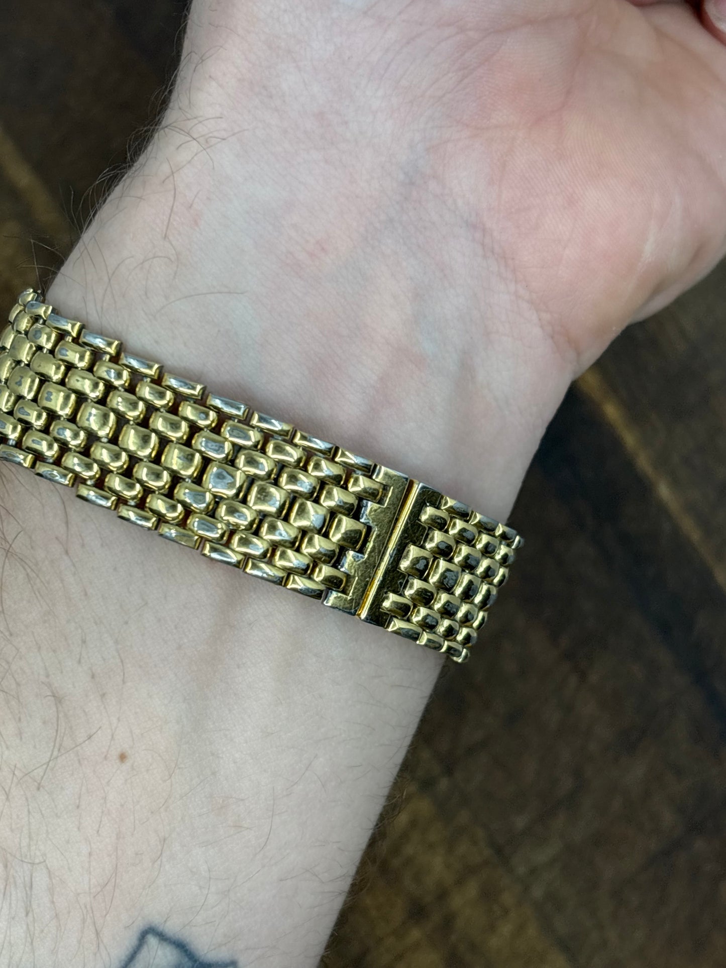 Longines Quartz (Textured Dial, Gold Bracelet)