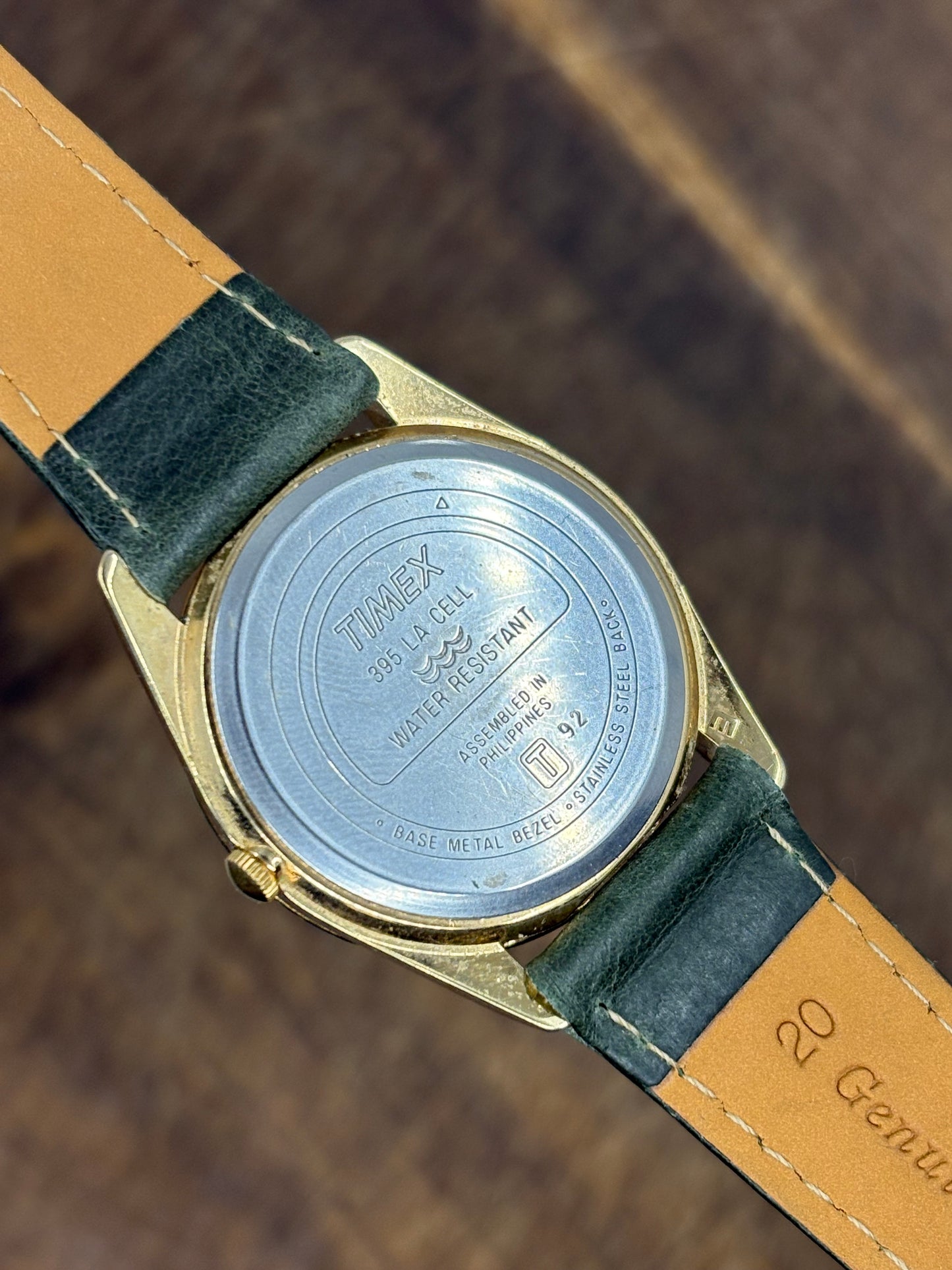 Timex Quartz – Gold-Tone Fluted Bezel (Day-Date)