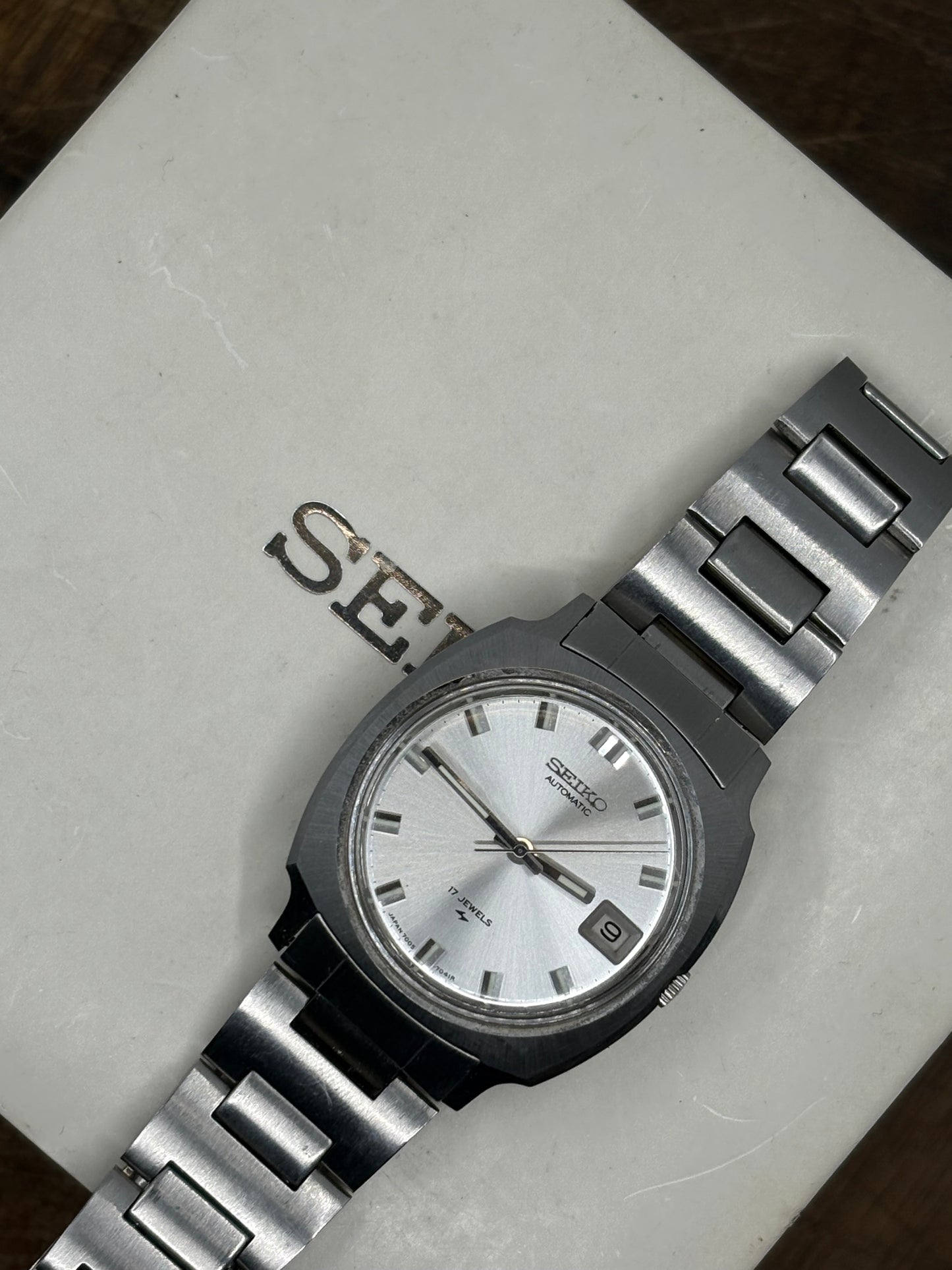 Seiko Automatic 17 Jewels (Cushion Case, Silver Dial)