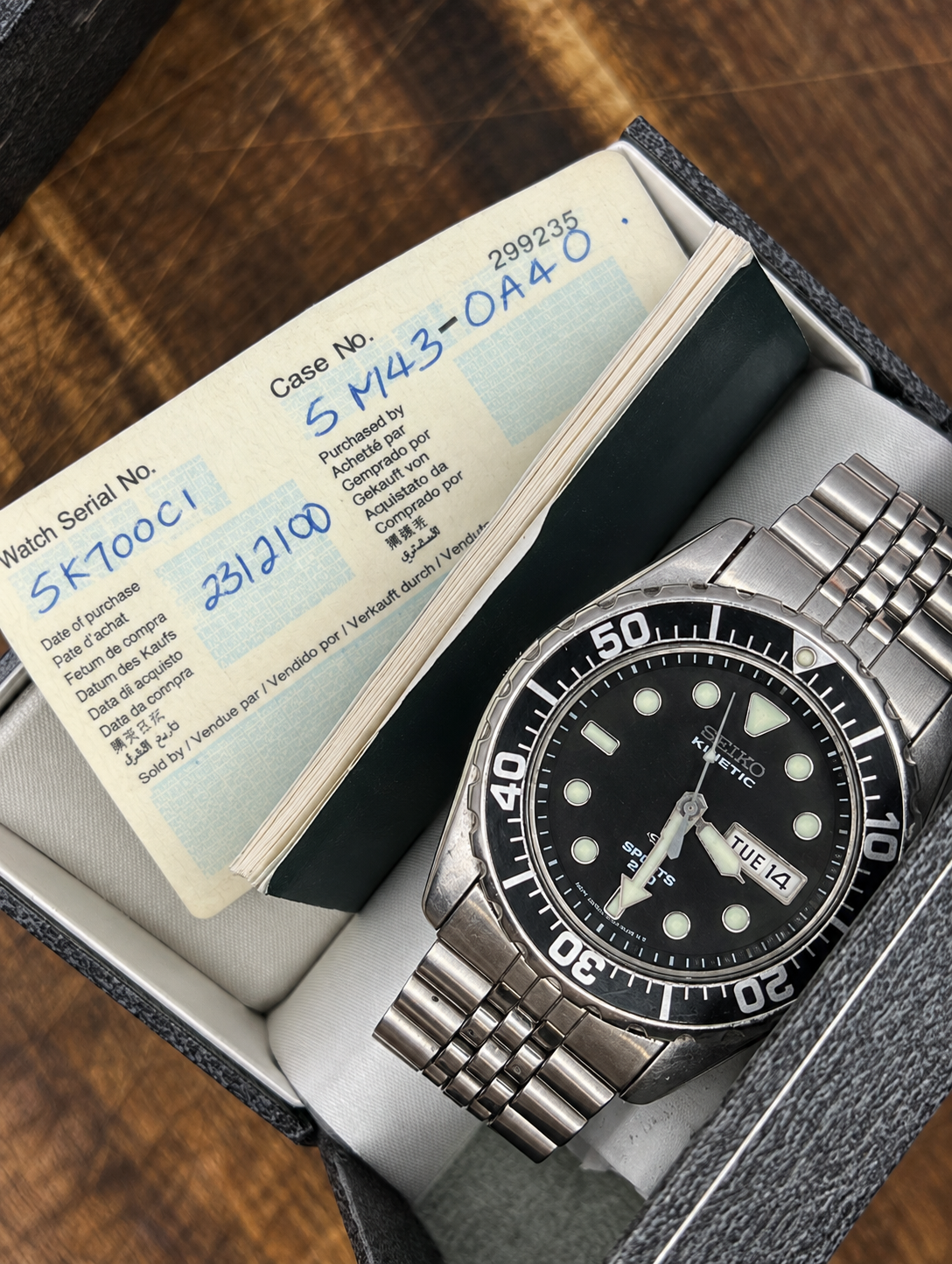 Vintage Seiko Kinetic Sports 200 Divers Watch – Black Dial – Day-Date