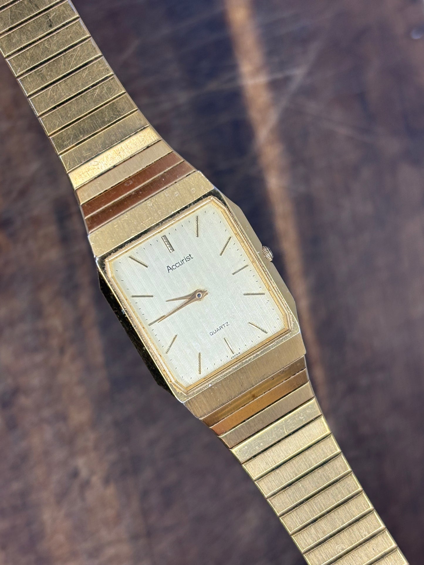 Accurist Quartz – Rectangular Champagne Dial