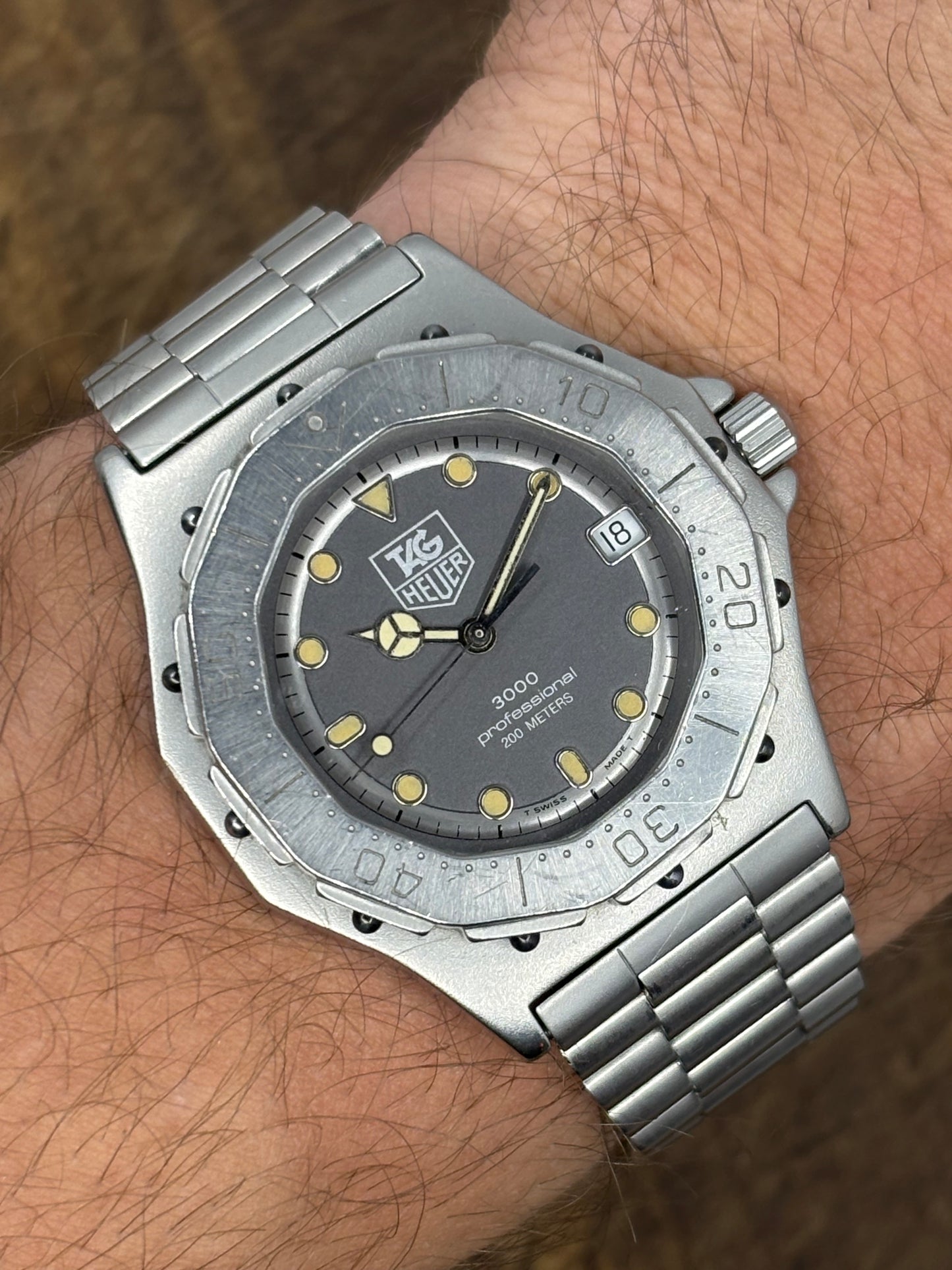 TAG Heuer 3000 Quartz Dive Watch – 200m Professional, Grey Dial, 1980s Watch