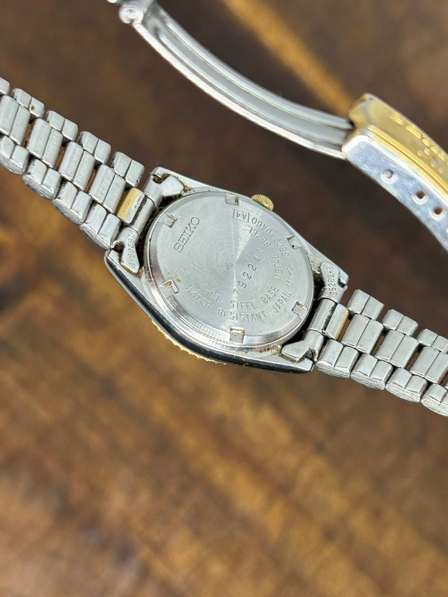 Seiko Quartz Two-Tone – Gold Dial lady’s