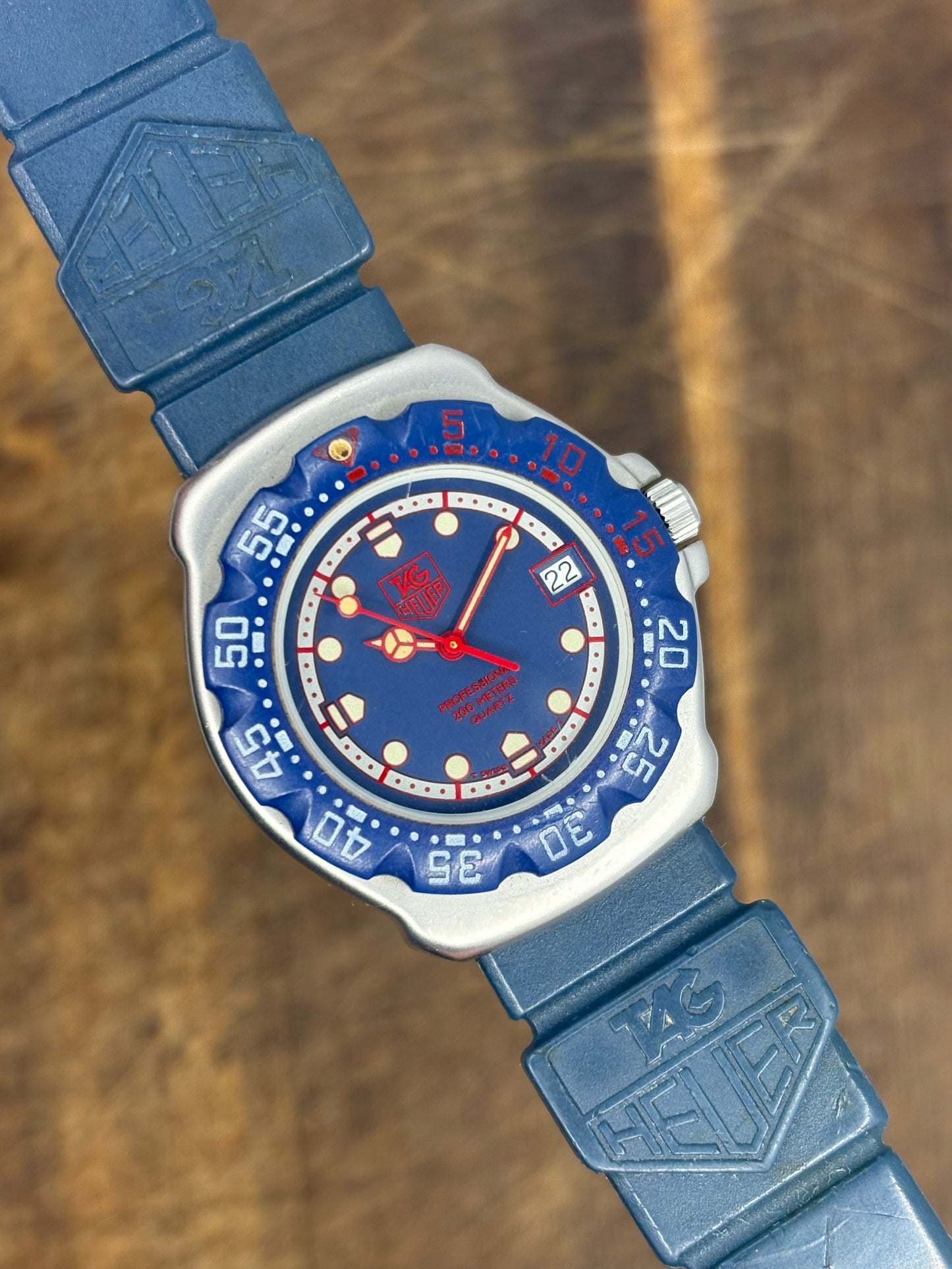 TAG Heuer Formula 1 Professional 200m Quartz - Blue/Red Diver (Ref. 380.513)