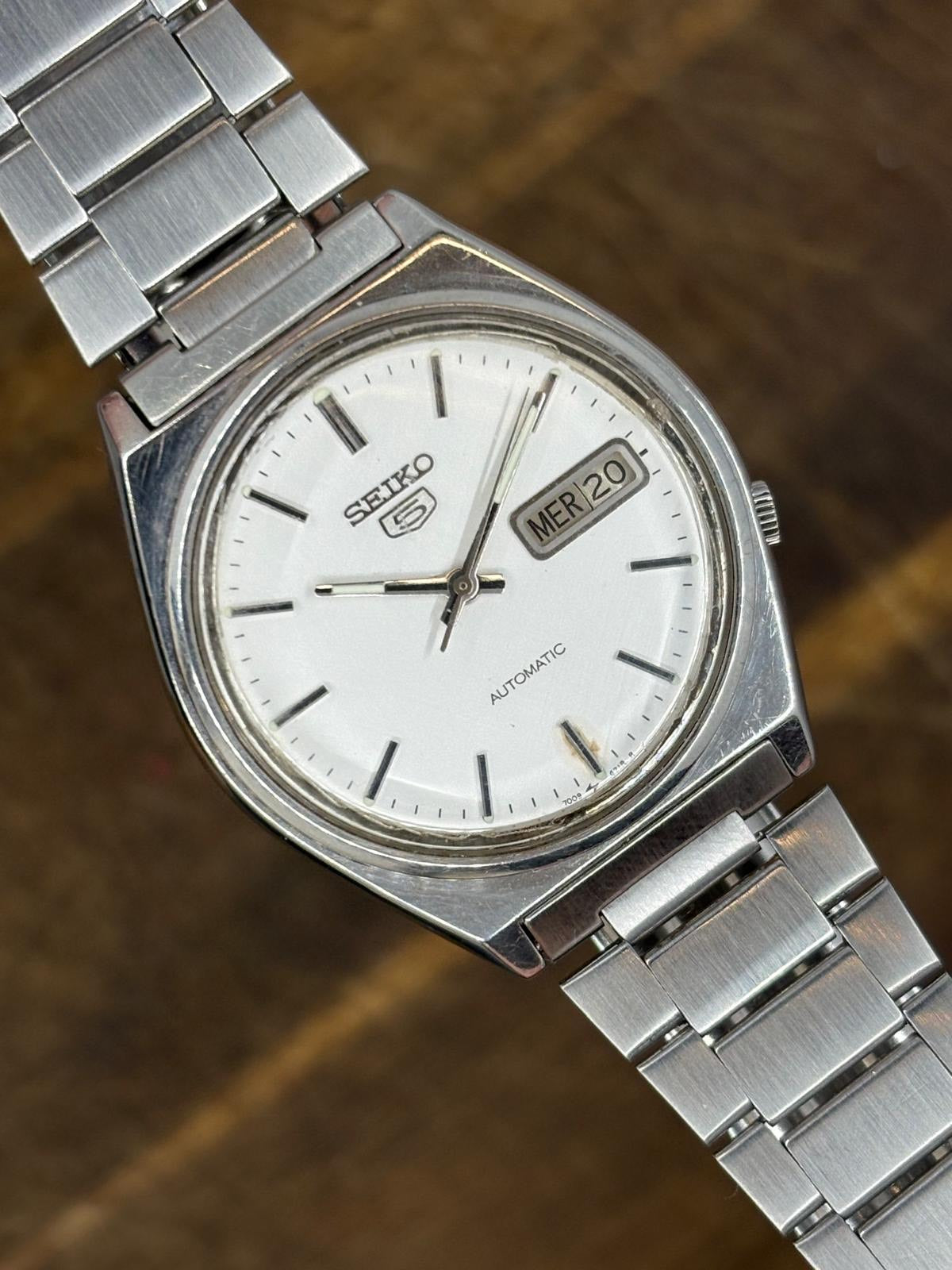 Seiko 5 Automatic – Silver Dial (Day-Date, Vintage Model)