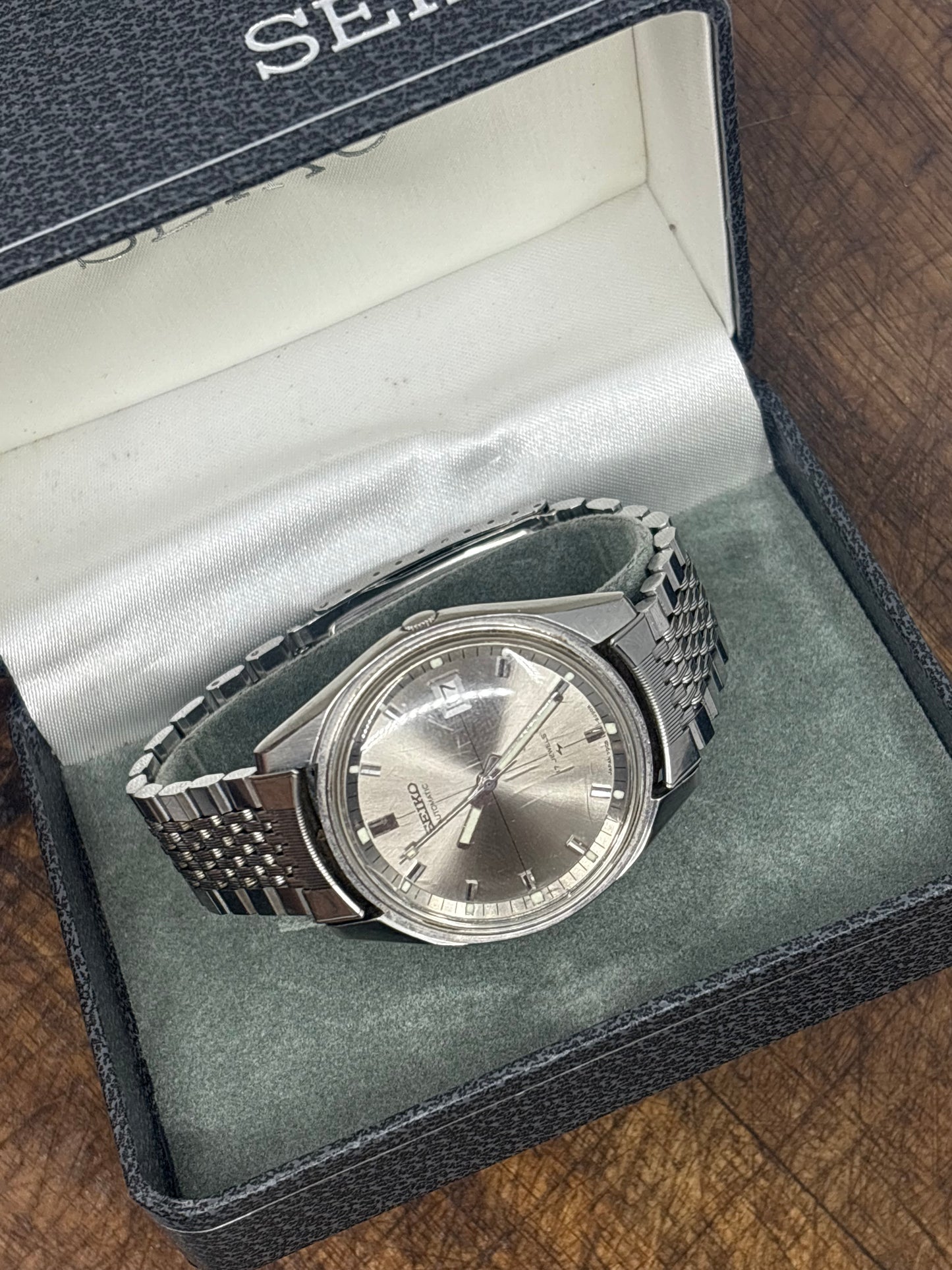 Vintage Seiko Automatic 17 Jewels Silver Dial Watch with box