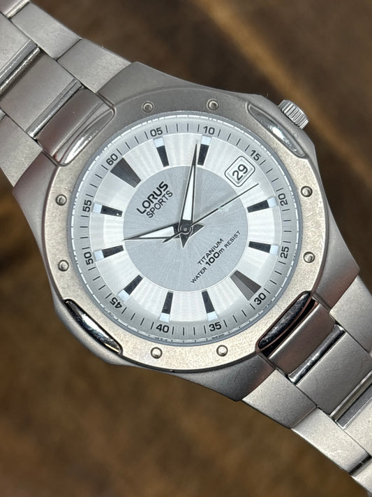 Lorus Sports Titanium – Silver Dial (100m WR)