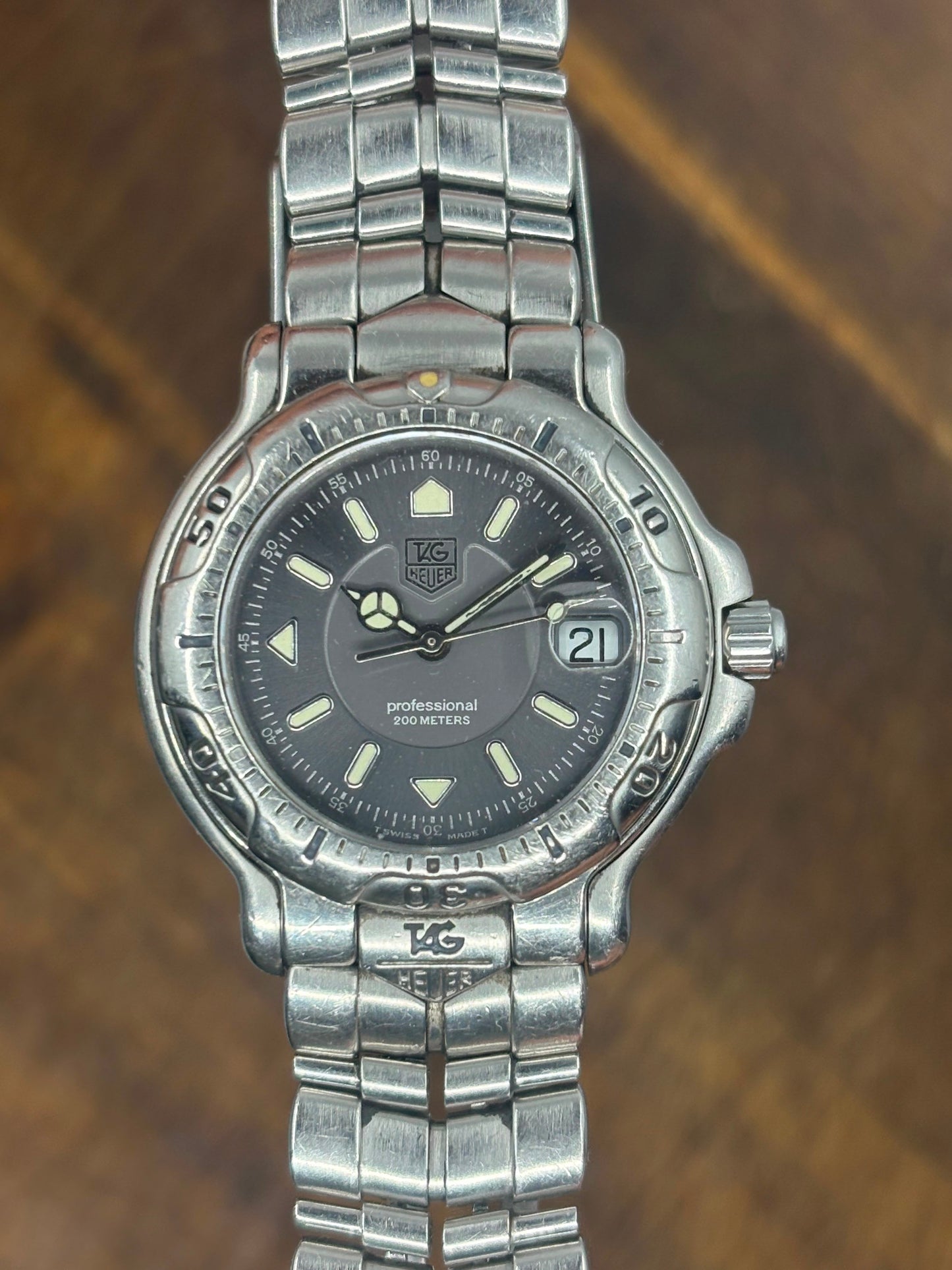 Vintage TAG Heuer Professional 200M Quartz Dive Watch | Stainless Steel | Date | Swiss Made