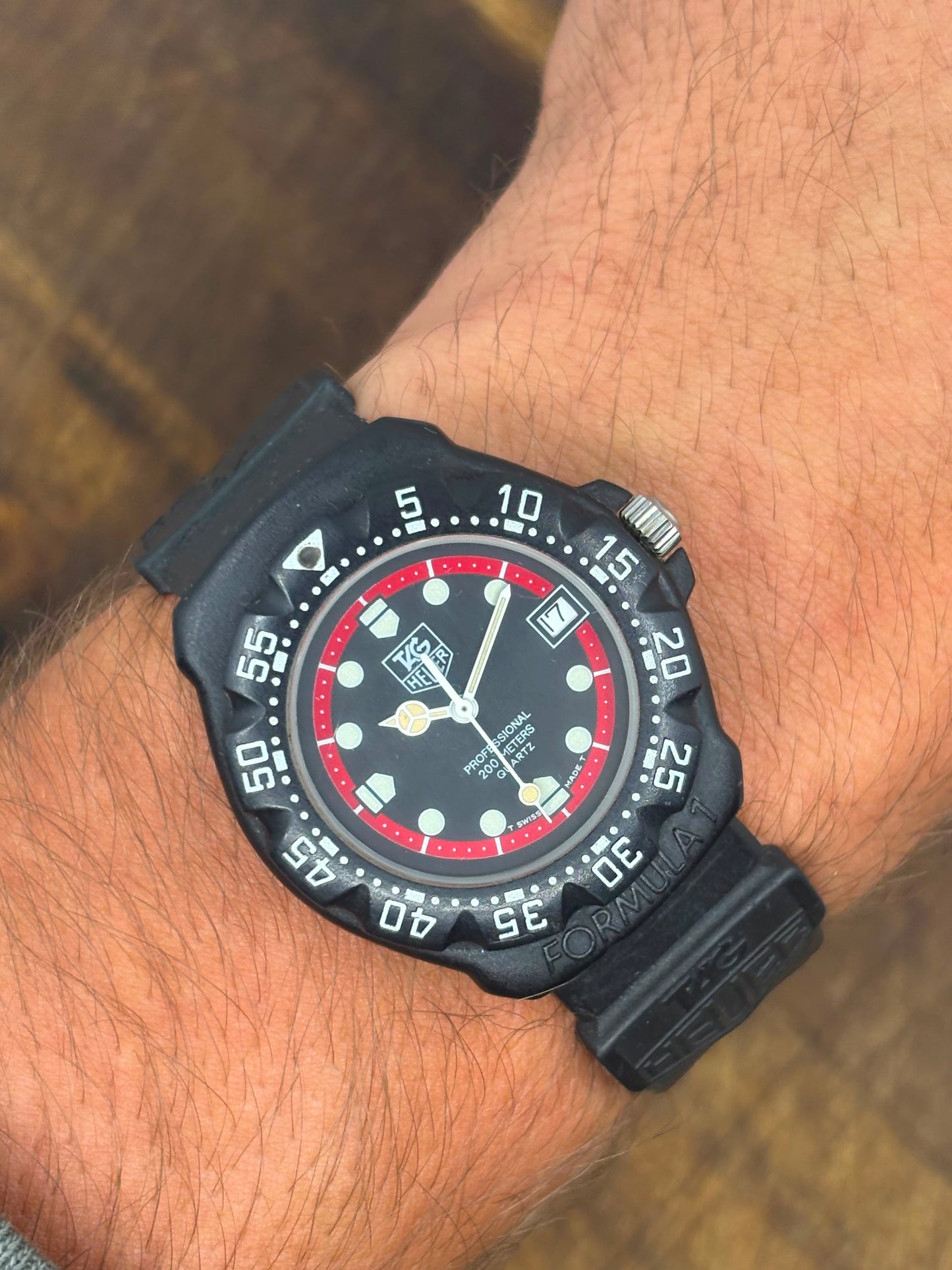 Vintage TAG Heuer Formula 1 Professional 200M Quartz Watch | Black & Red Dial | Swiss Made