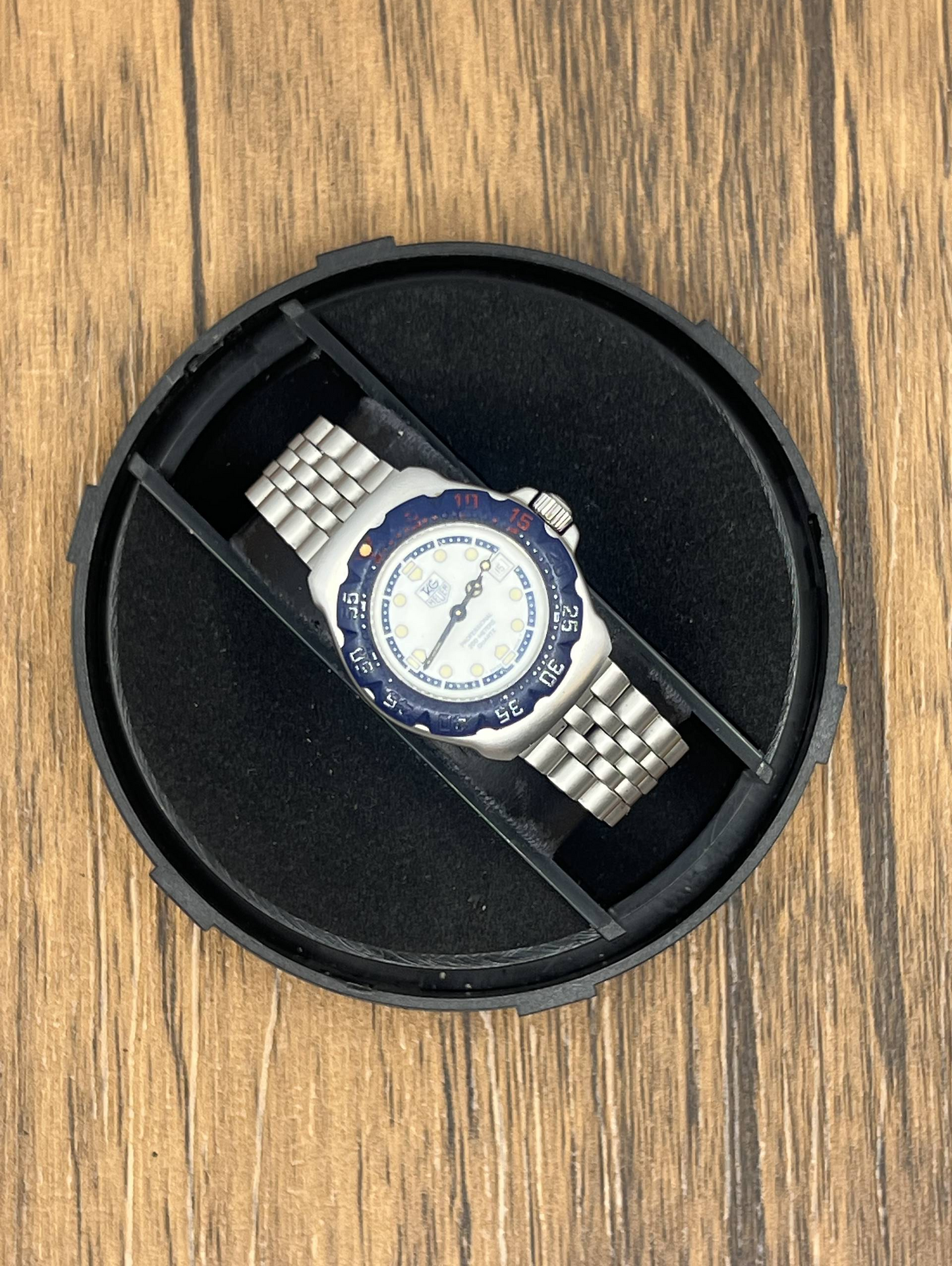 Vintage TAG Heuer Professional 200M Quartz Watch | White Dial Blue Bezel Steel Bracelet