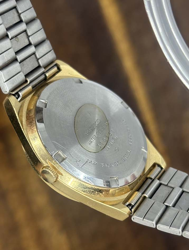 Vintage Seiko SQ Quartz Watch | Gold Tone White Textured Dial Day Date