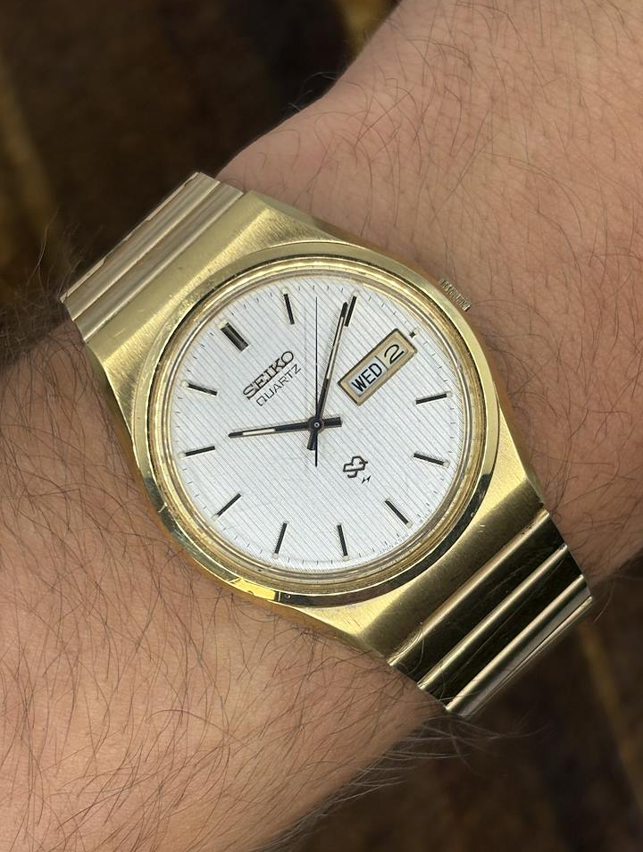 Vintage Seiko SQ Quartz Watch | Gold Tone White Textured Dial Day Date