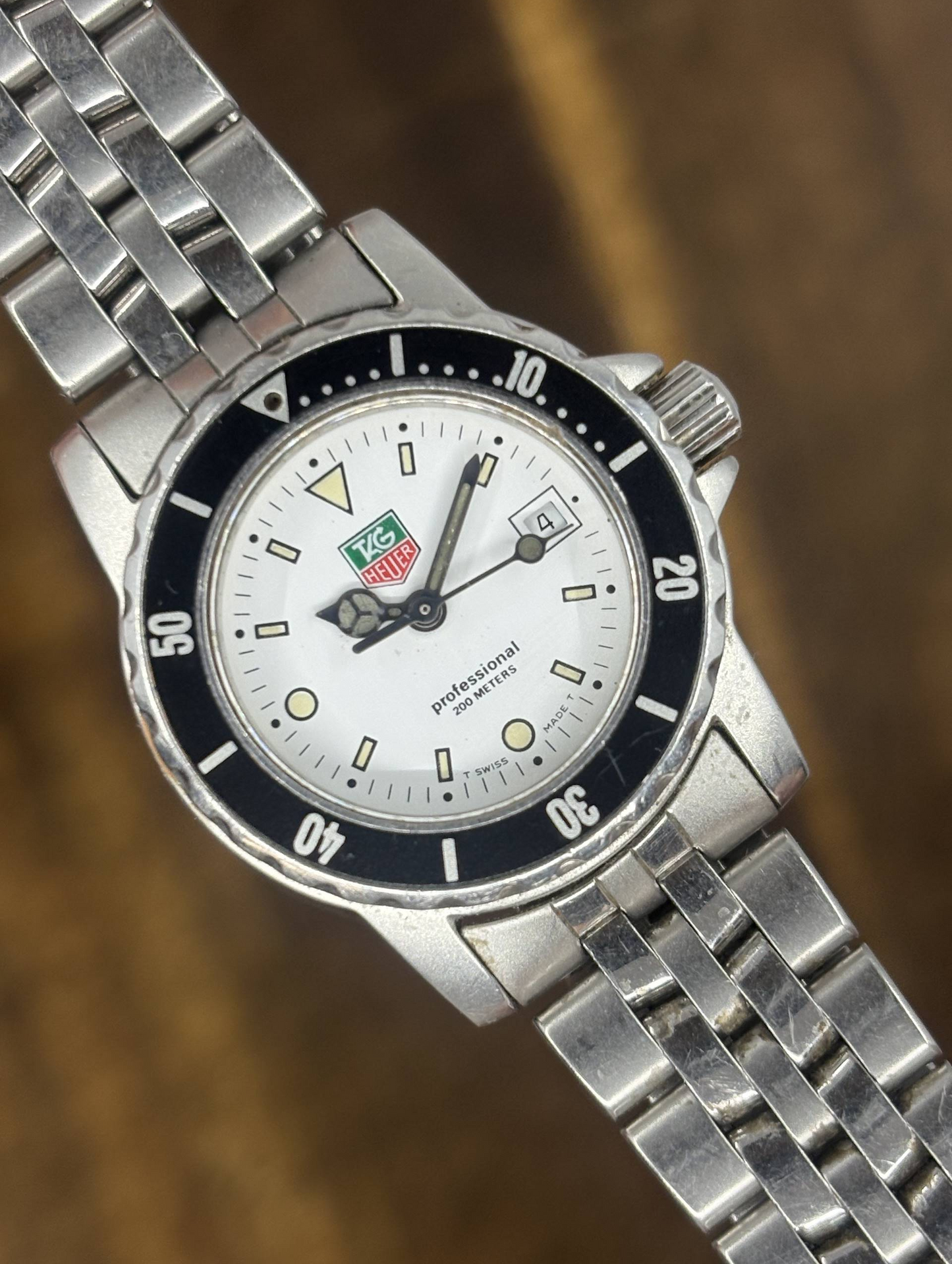 Vintage TAG Heuer Professional 2000 Quartz Watch | White Dial 200m Stainless Steel