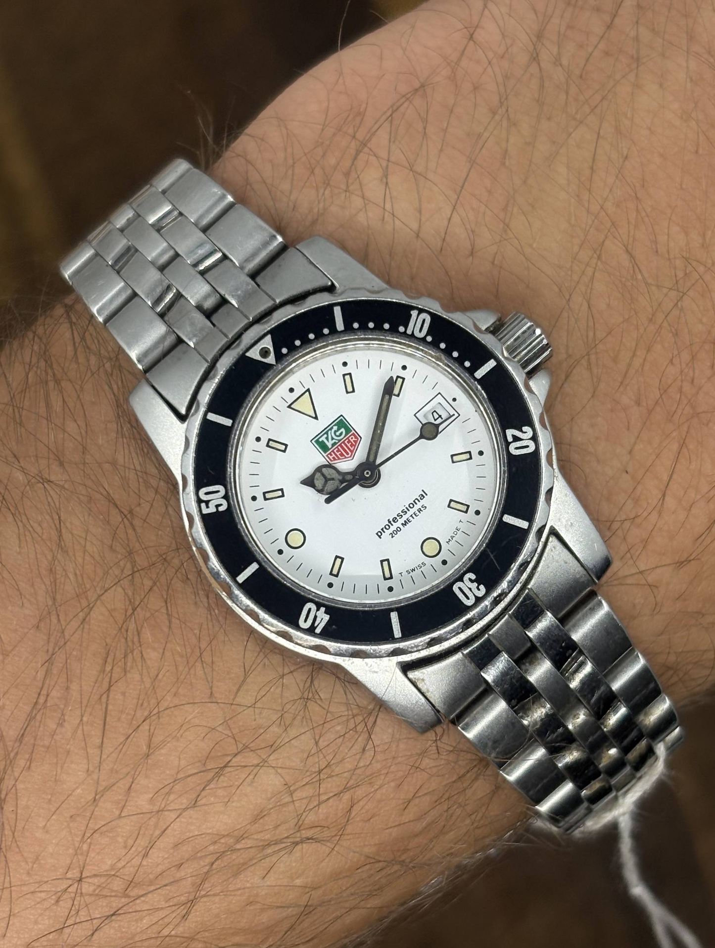 Vintage TAG Heuer Professional 2000 Quartz Watch | White Dial 200m Stainless Steel