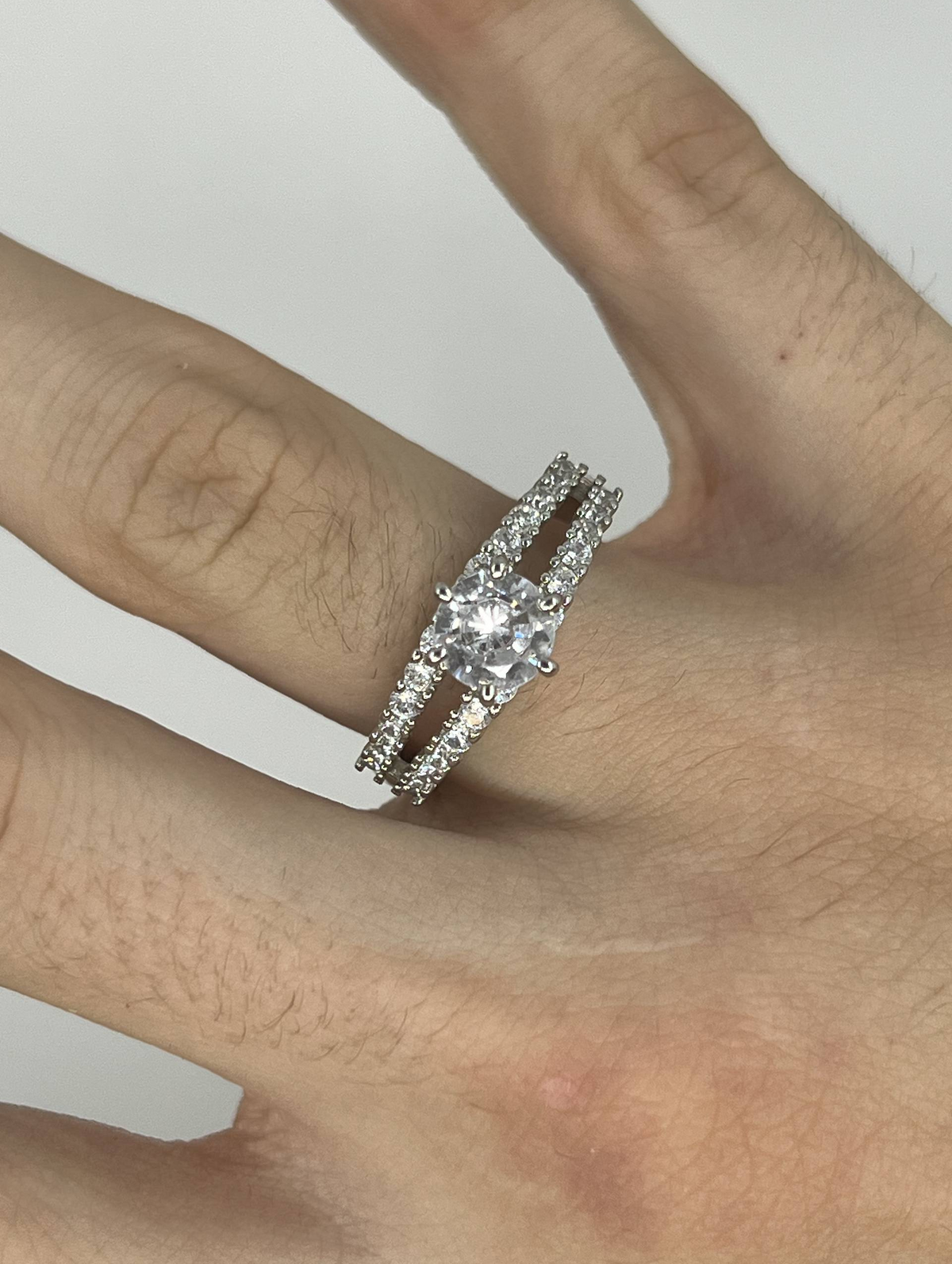 925 Sterling Silver Clear Stone Split Shank Solitaire Ring – Multi-Stone Shoulder Design