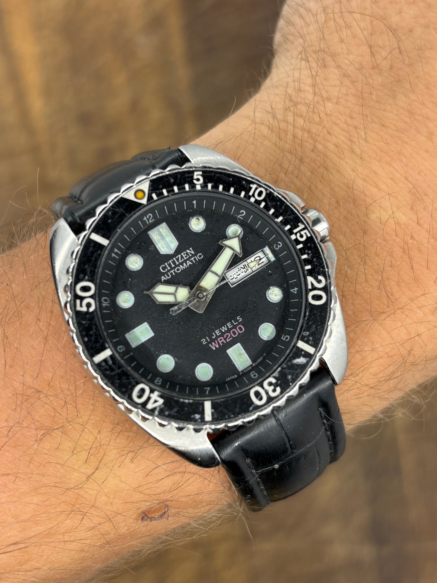 Citizen Automatic Diver WR200 | Black Dial | Arabic Day | Pink WR Text