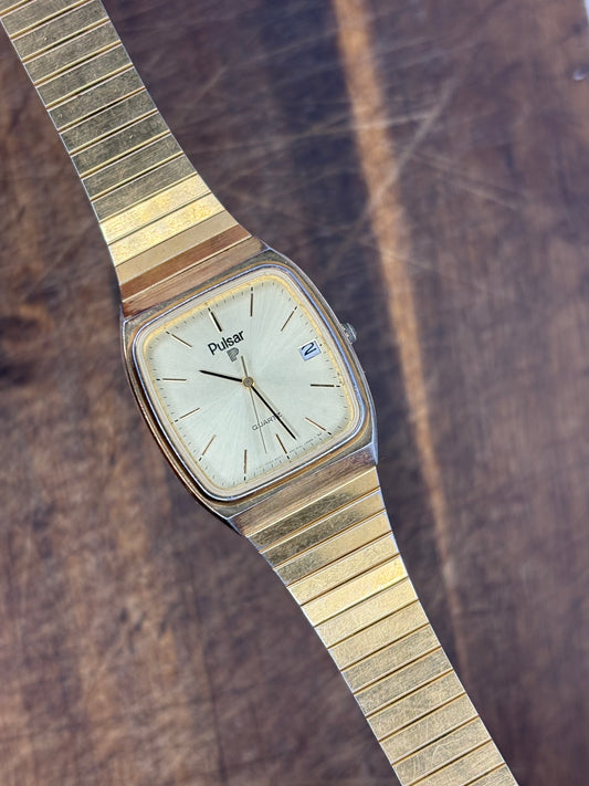 Pulsar Quartz – Gold Rectangular Dress Watch