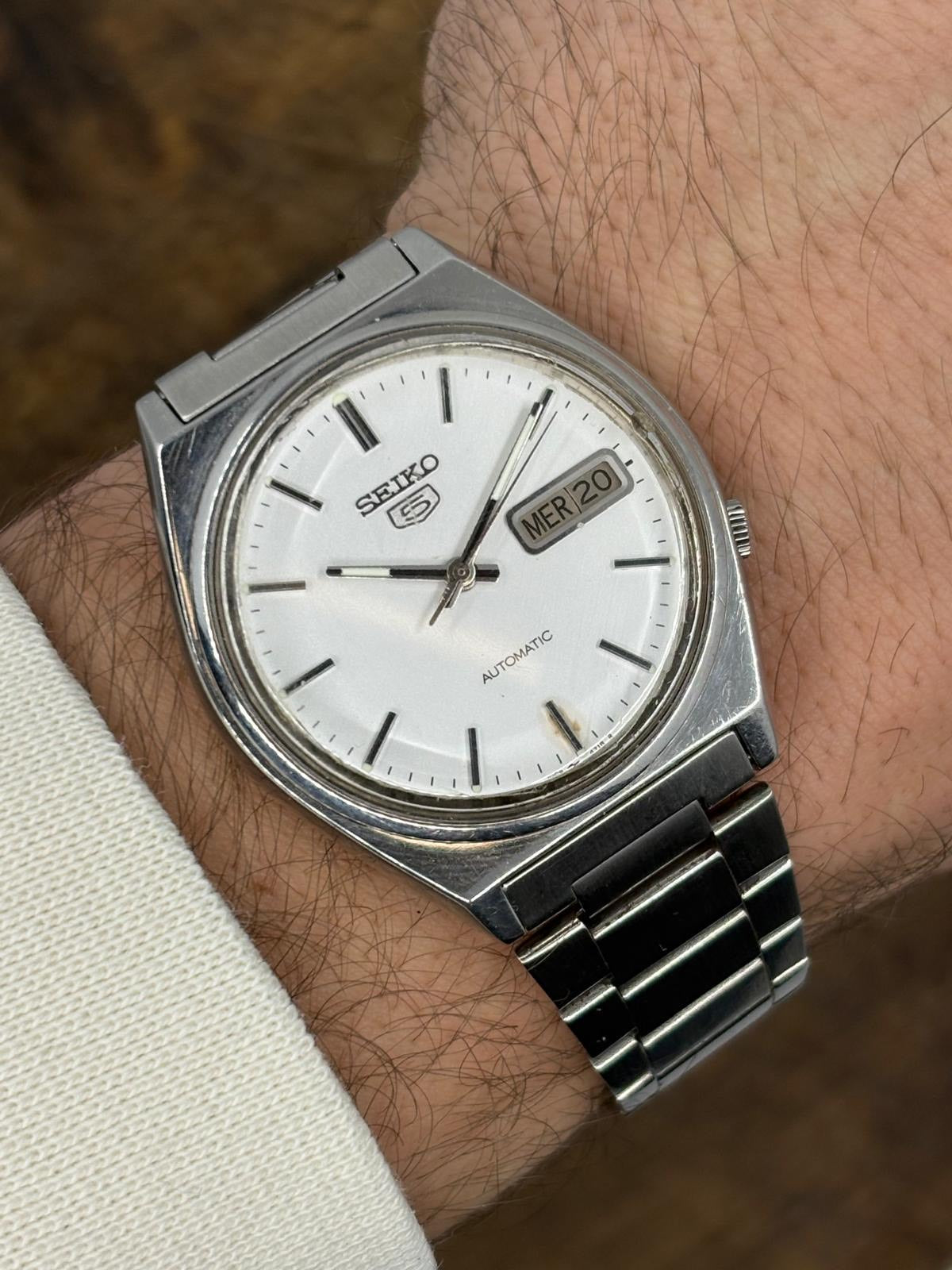 Seiko 5 Automatic – Silver Dial (Day-Date, Vintage Model)