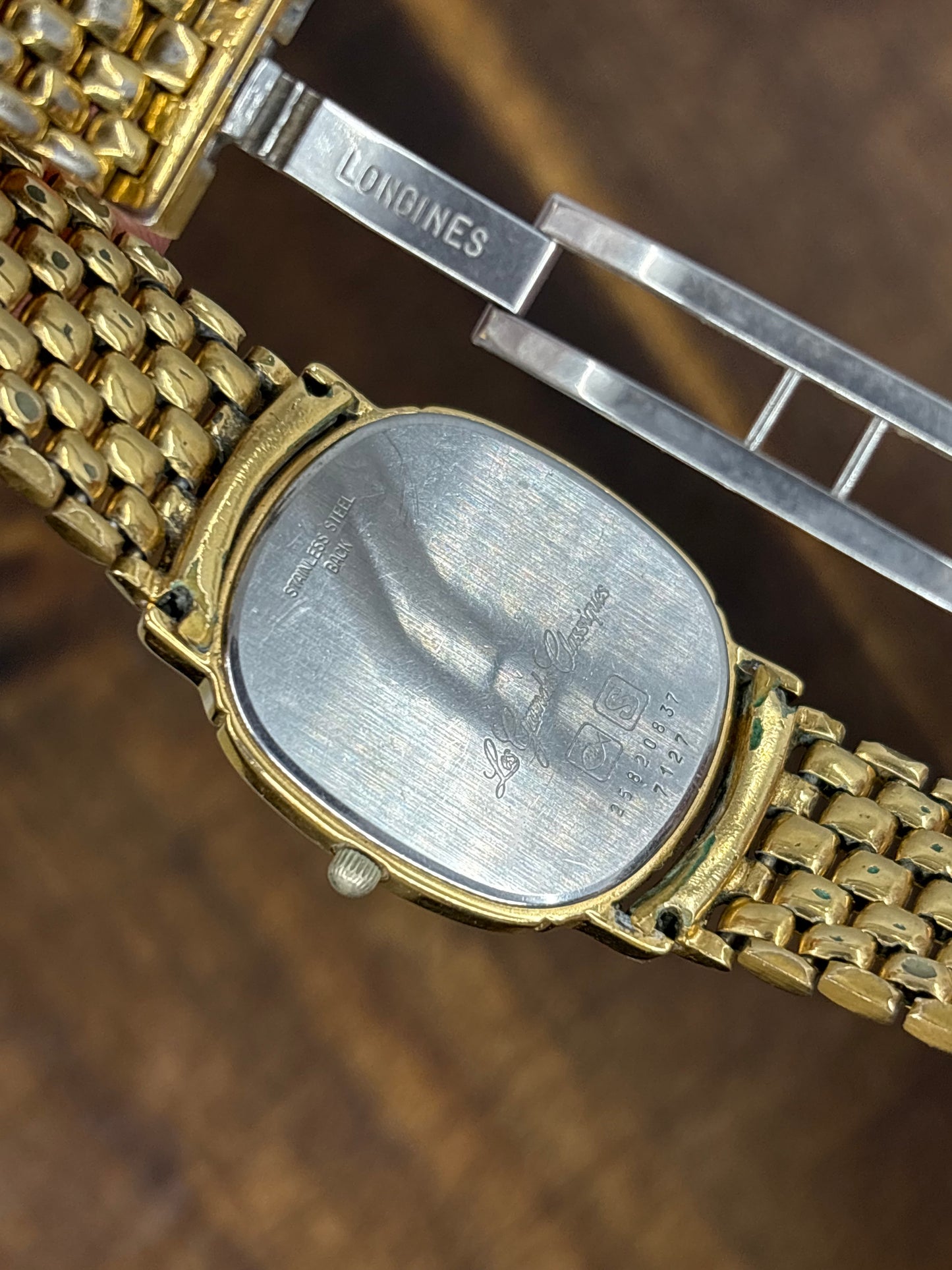 Longines Quartz (Textured Dial, Gold Bracelet)
