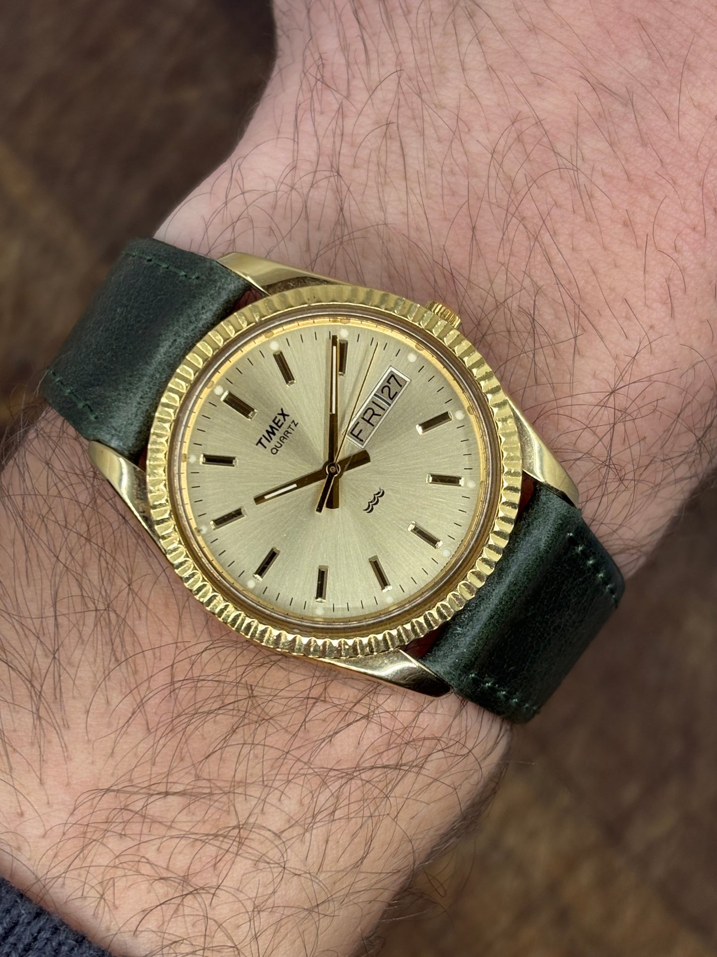 Timex Quartz – Gold-Tone Fluted Bezel (Day-Date)