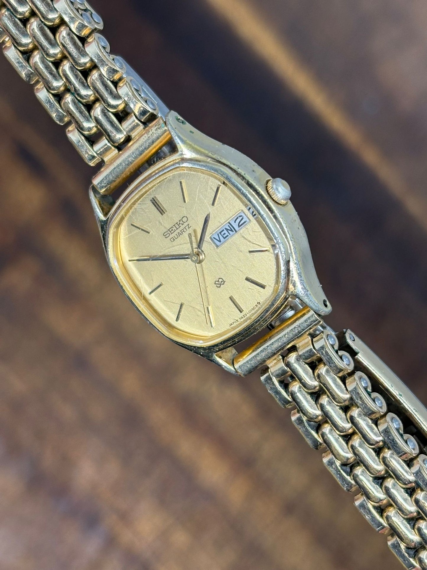 Vintage Seiko Quartz Day-Date – Gold Dial