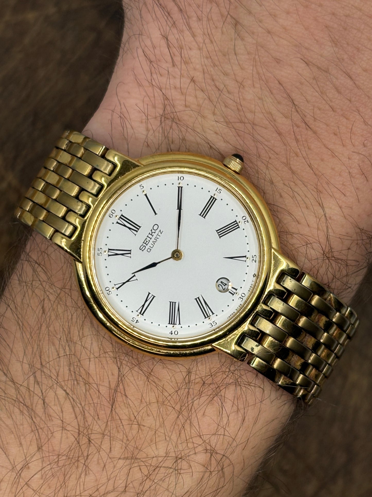 Seiko Quartz – Gold-Tone Dress Watch (Roman Dial)