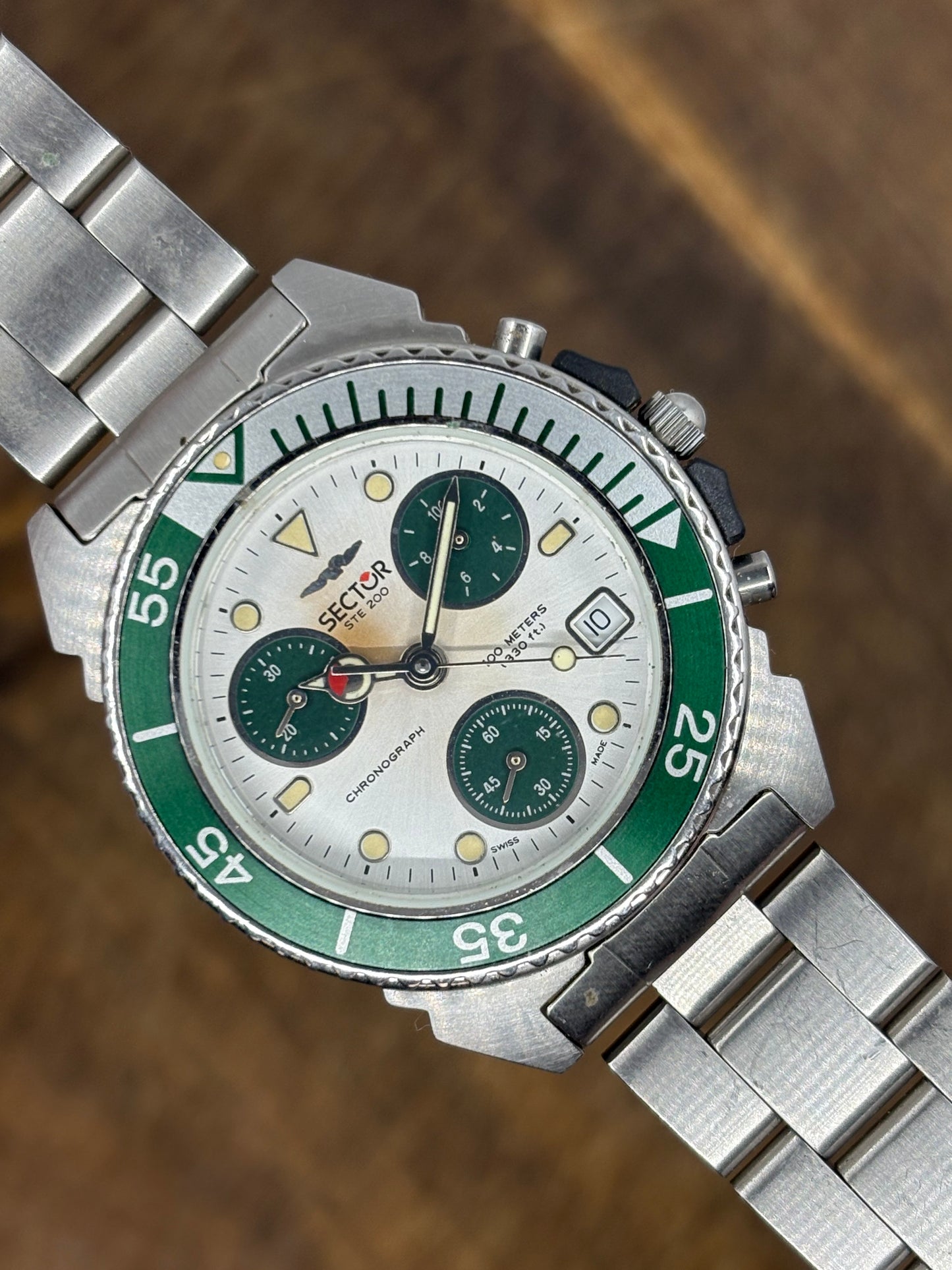 Sector 200 Chronograph – Green Bezel Diver