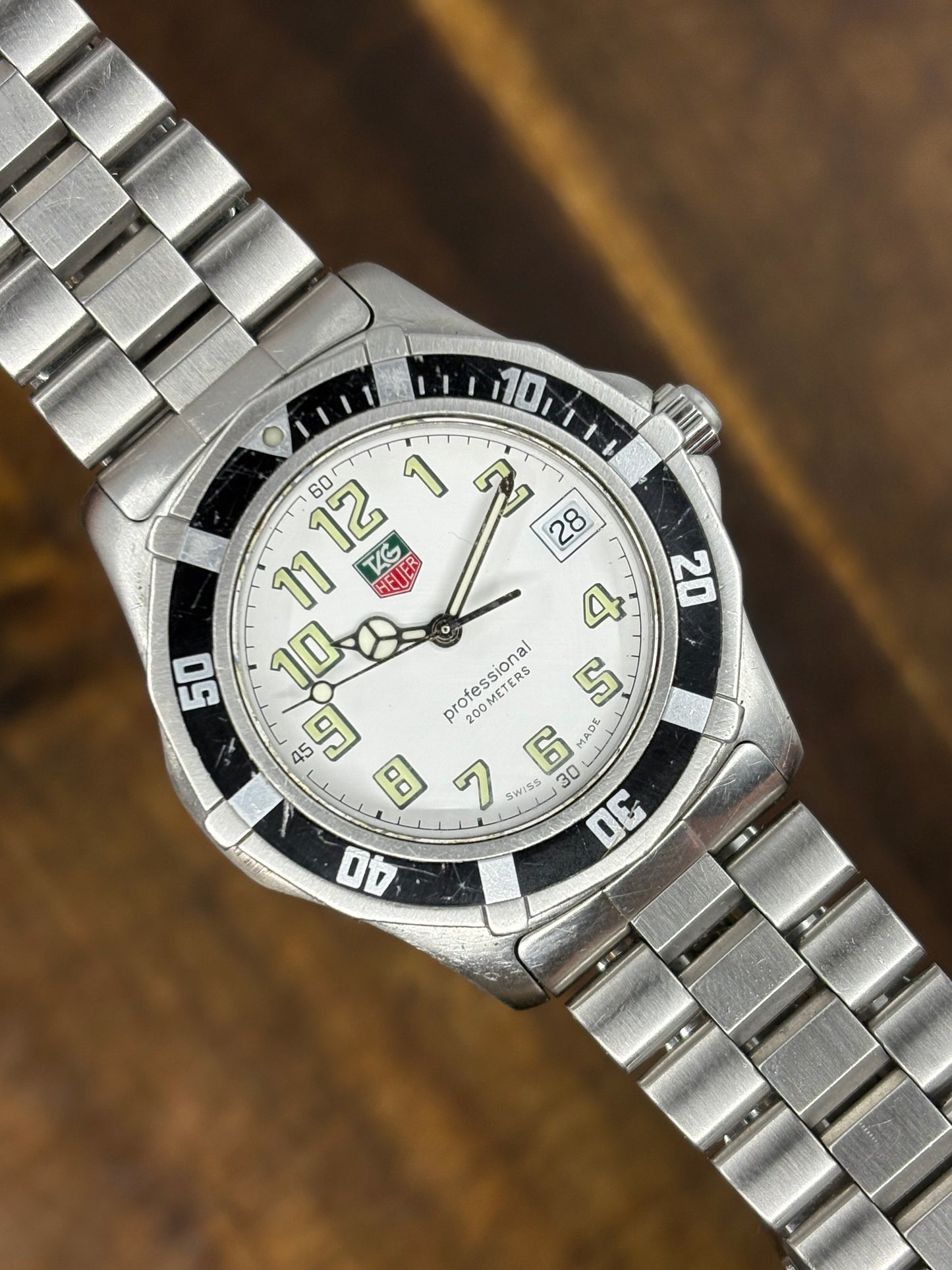 TAG Heuer Professional 200m (White Dial, Arabic Numerals)
