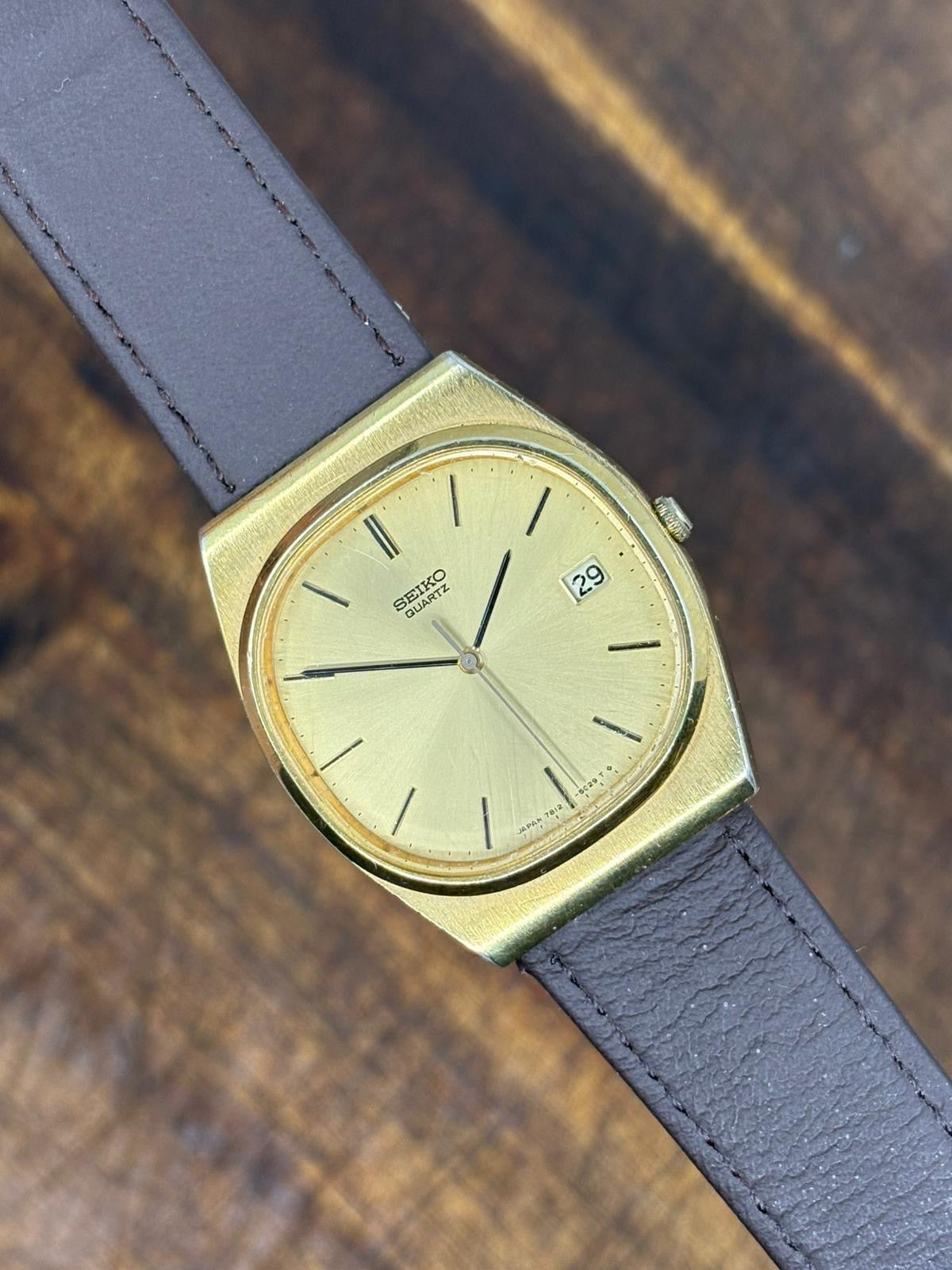 Seiko Quartz Minimalist Dress Watch – Gold Dial