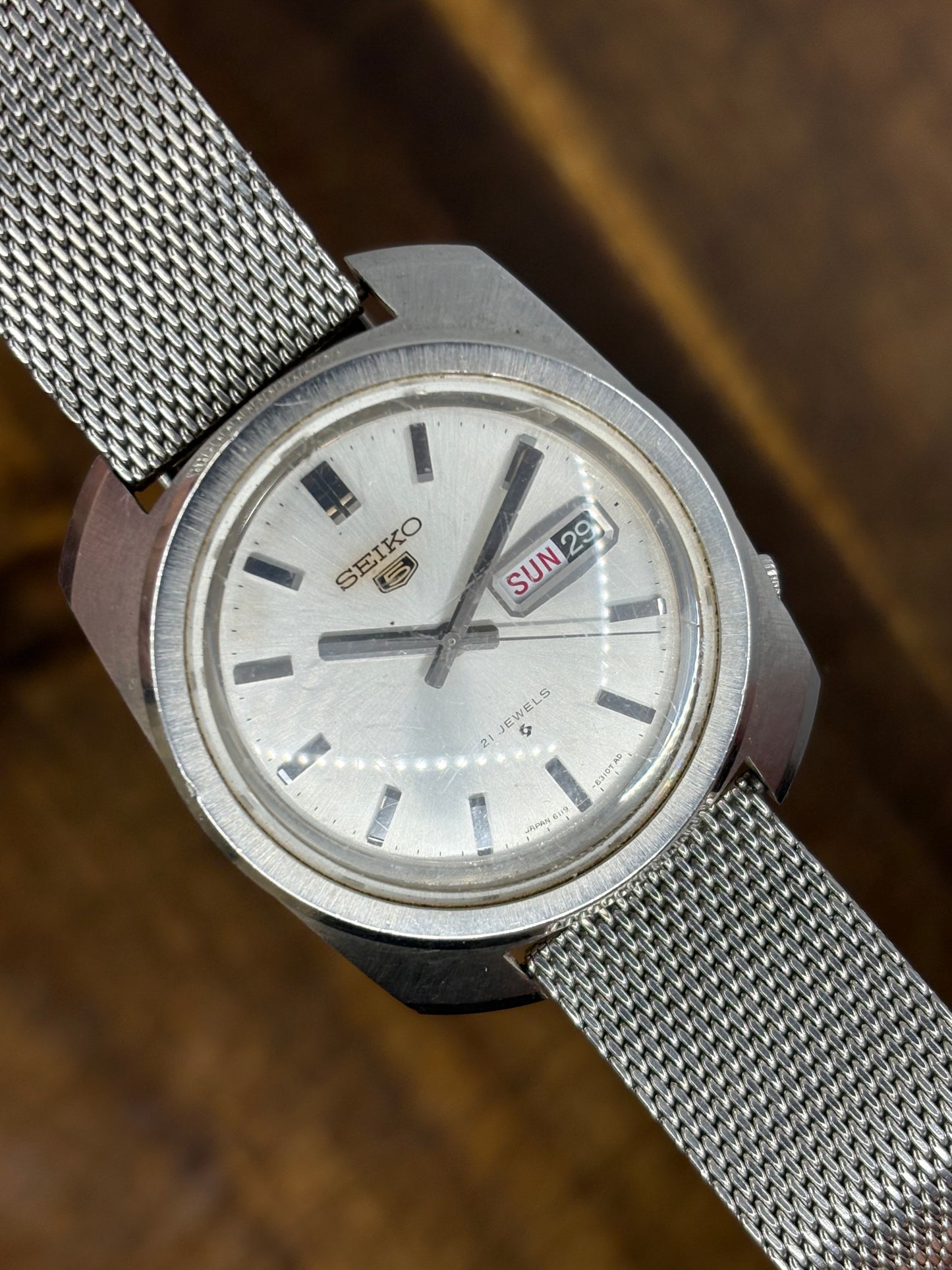 Seiko 5 Automatic Day-Date (Silver Dial, Mesh Bracelet)