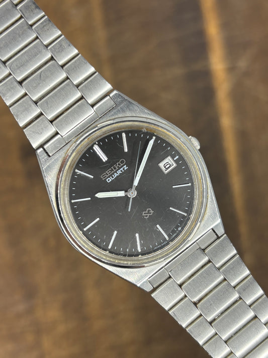 Seiko Quartz | Black Dial | Minimalist Vintage Watch | Rare Applied Logo Variant