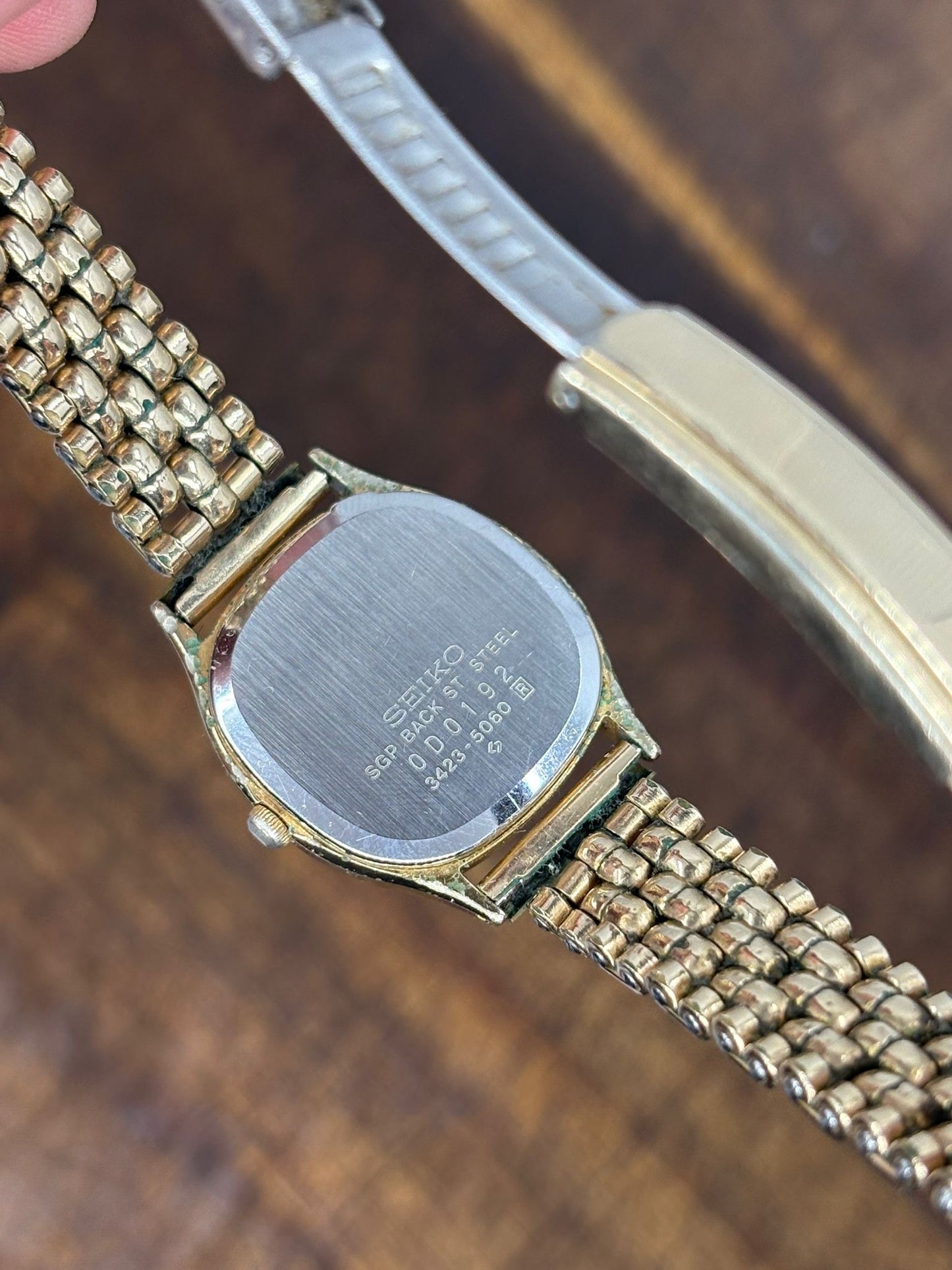 Vintage Seiko Quartz Day-Date – Gold Dial