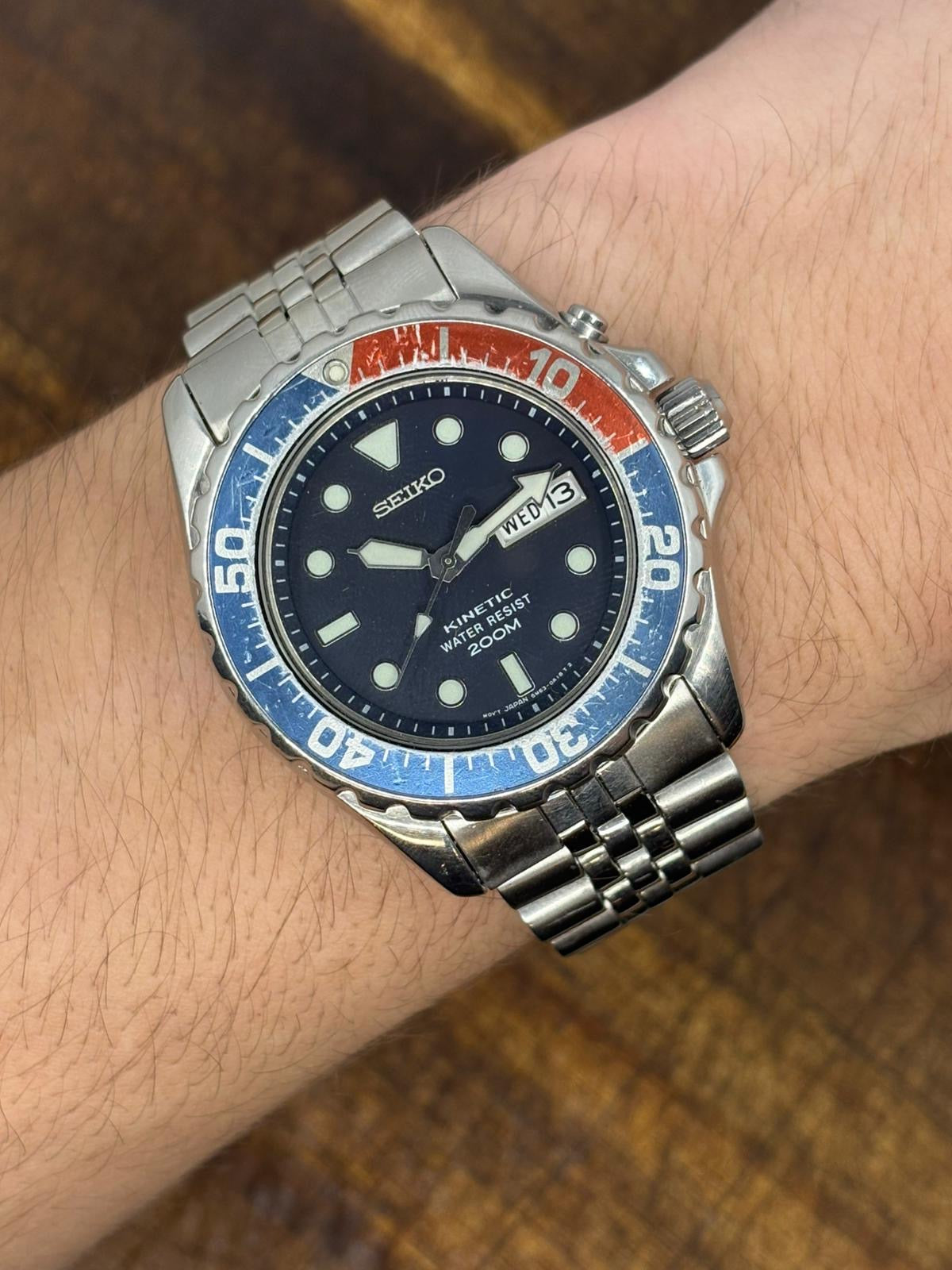 Seiko Kinetic Diver 200m – Pepsi Bezel, Day/Date
