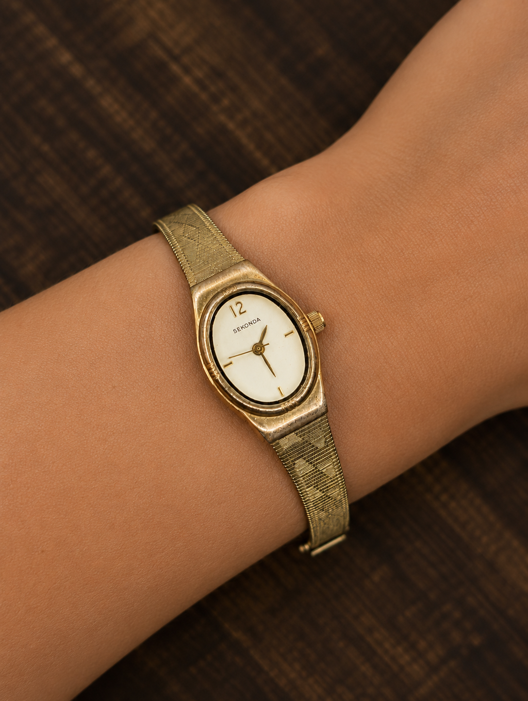 Vintage Sekonda Ladies Quartz Watch | Gold Tone Oval Case | Integrated Bracelet | Minimalist Dress Watch