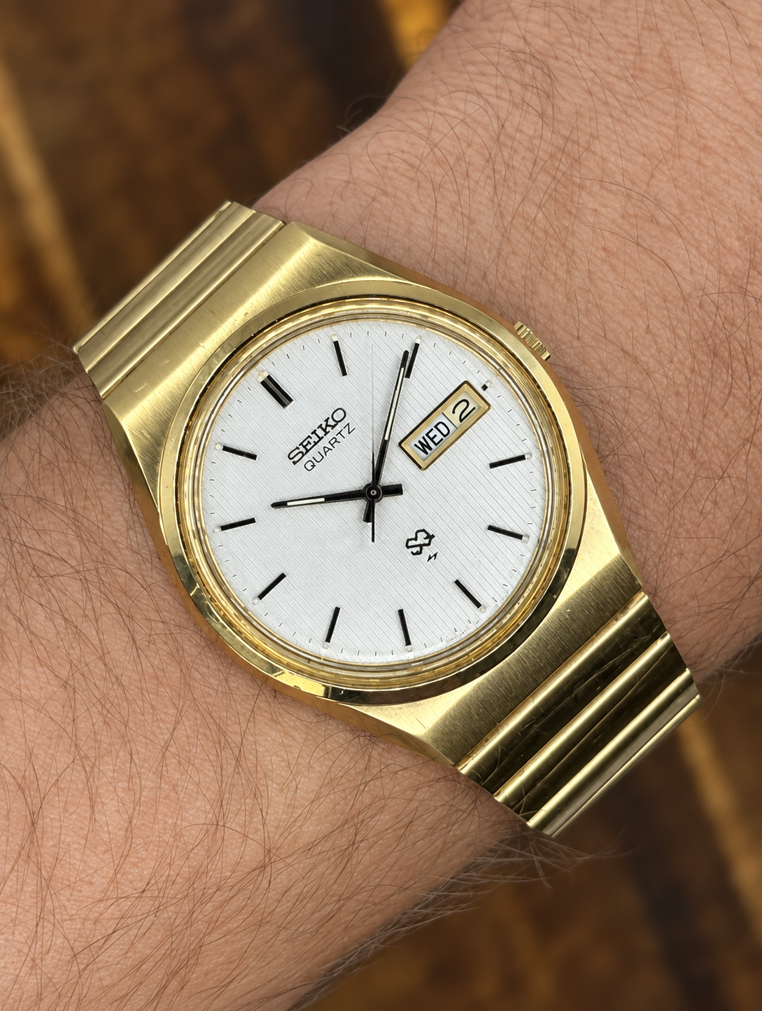 Vintage Seiko SQ Quartz Watch | Gold Tone White Textured Dial Day Date