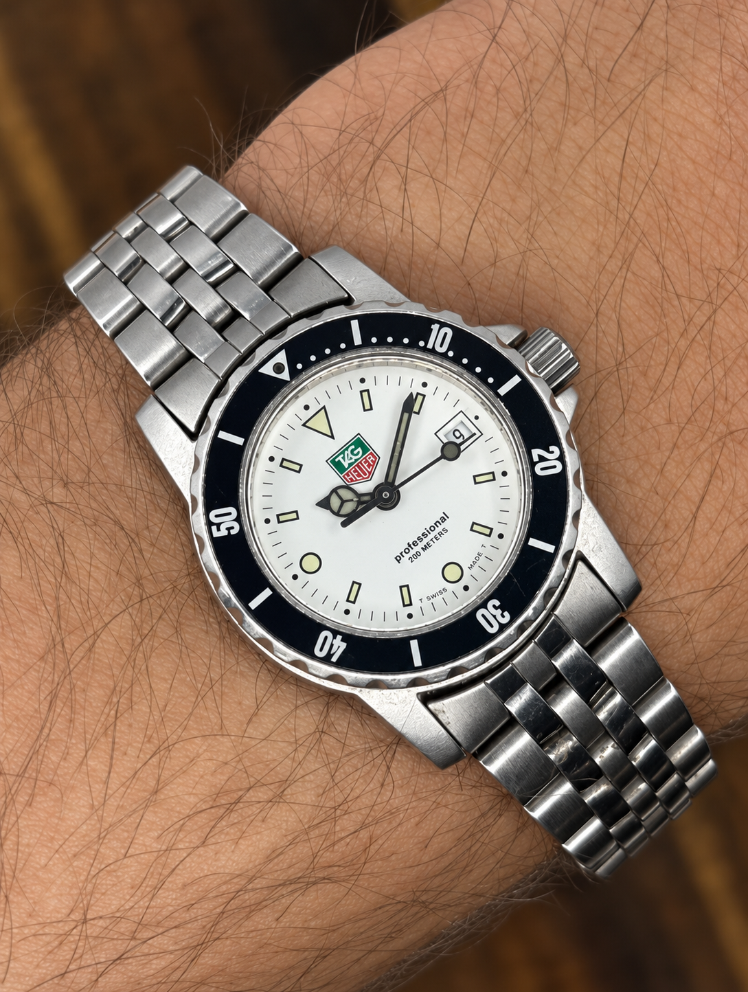 Vintage TAG Heuer Professional 2000 Quartz Watch | White Dial 200m Stainless Steel