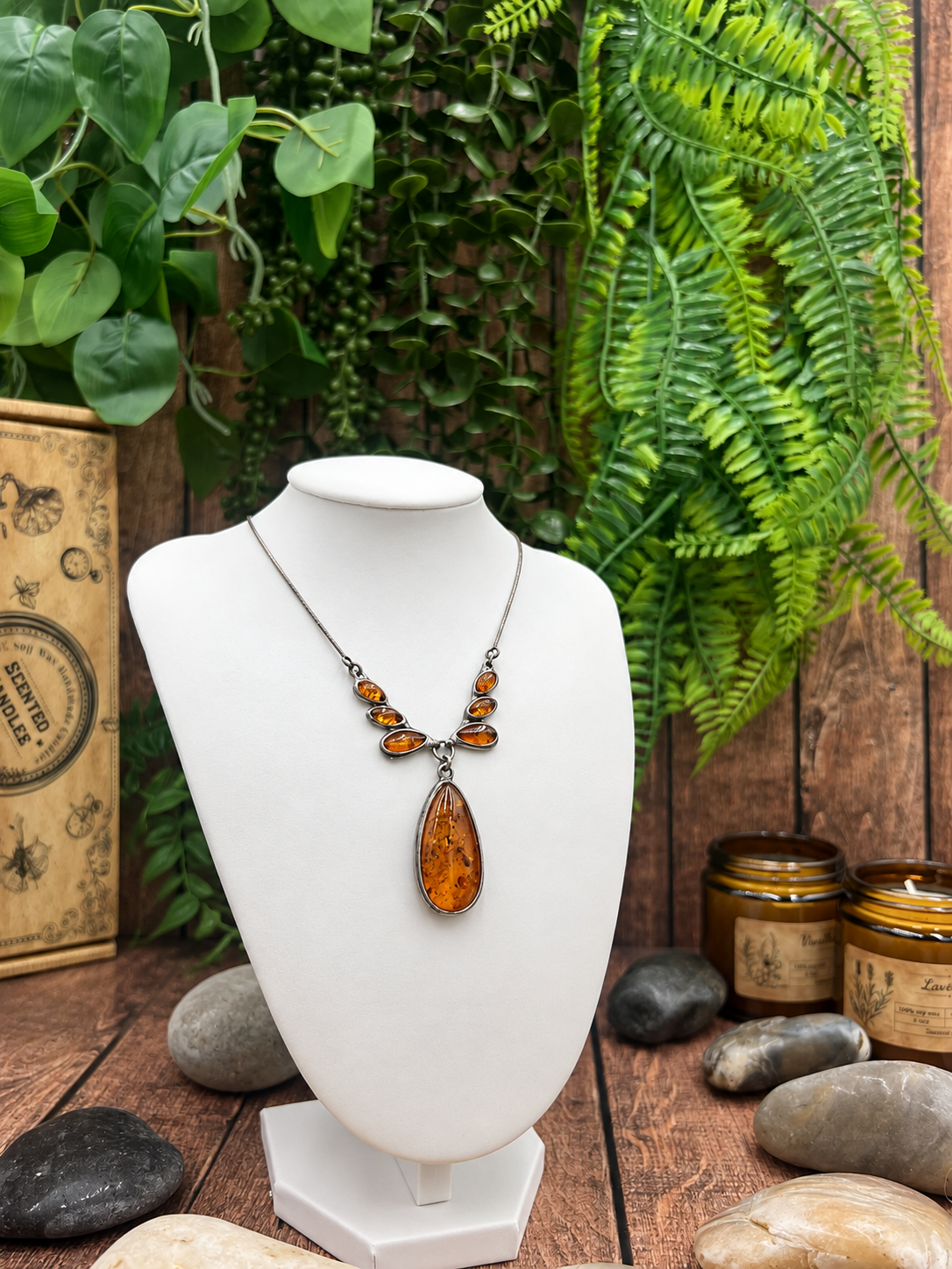 Vintage Style Amber Colour Statement Necklace – Teardrop Pendant
