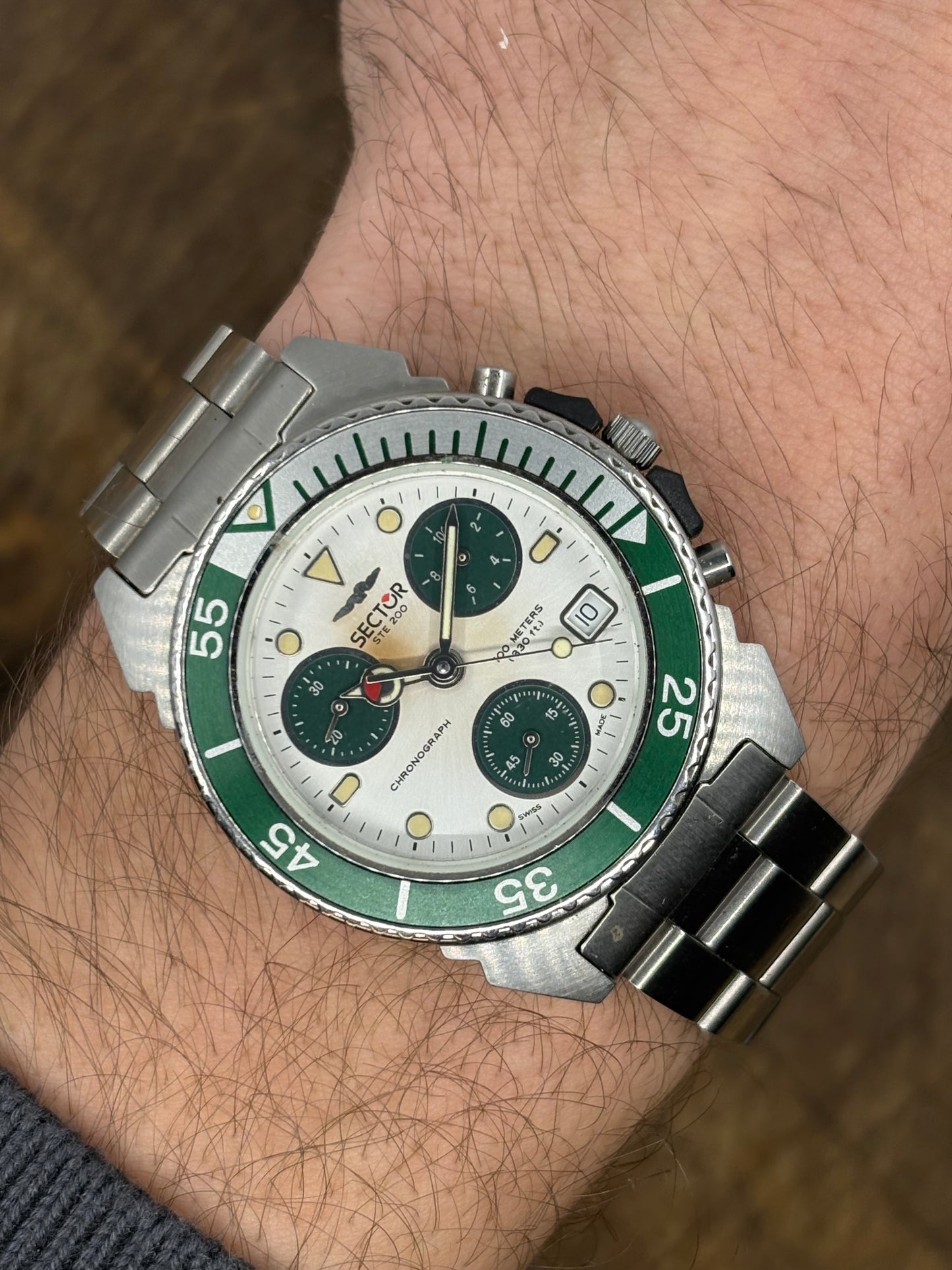 Sector 200 Chronograph – Green Bezel Diver