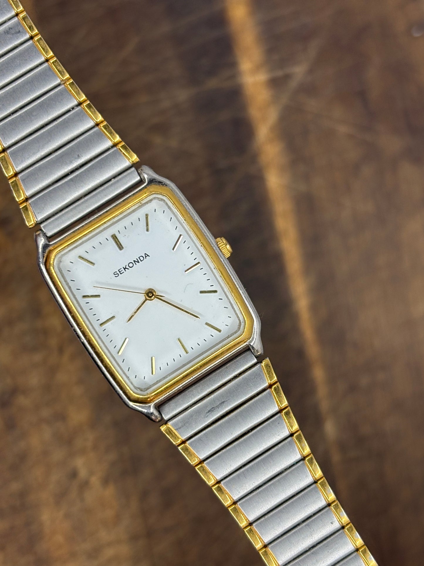 Sekonda Quartz – Two-Tone White Dial