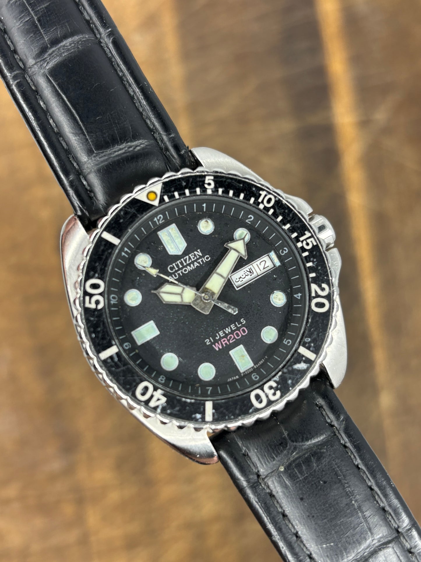 Citizen Automatic Diver WR200 | Black Dial | Arabic Day | Pink WR Text
