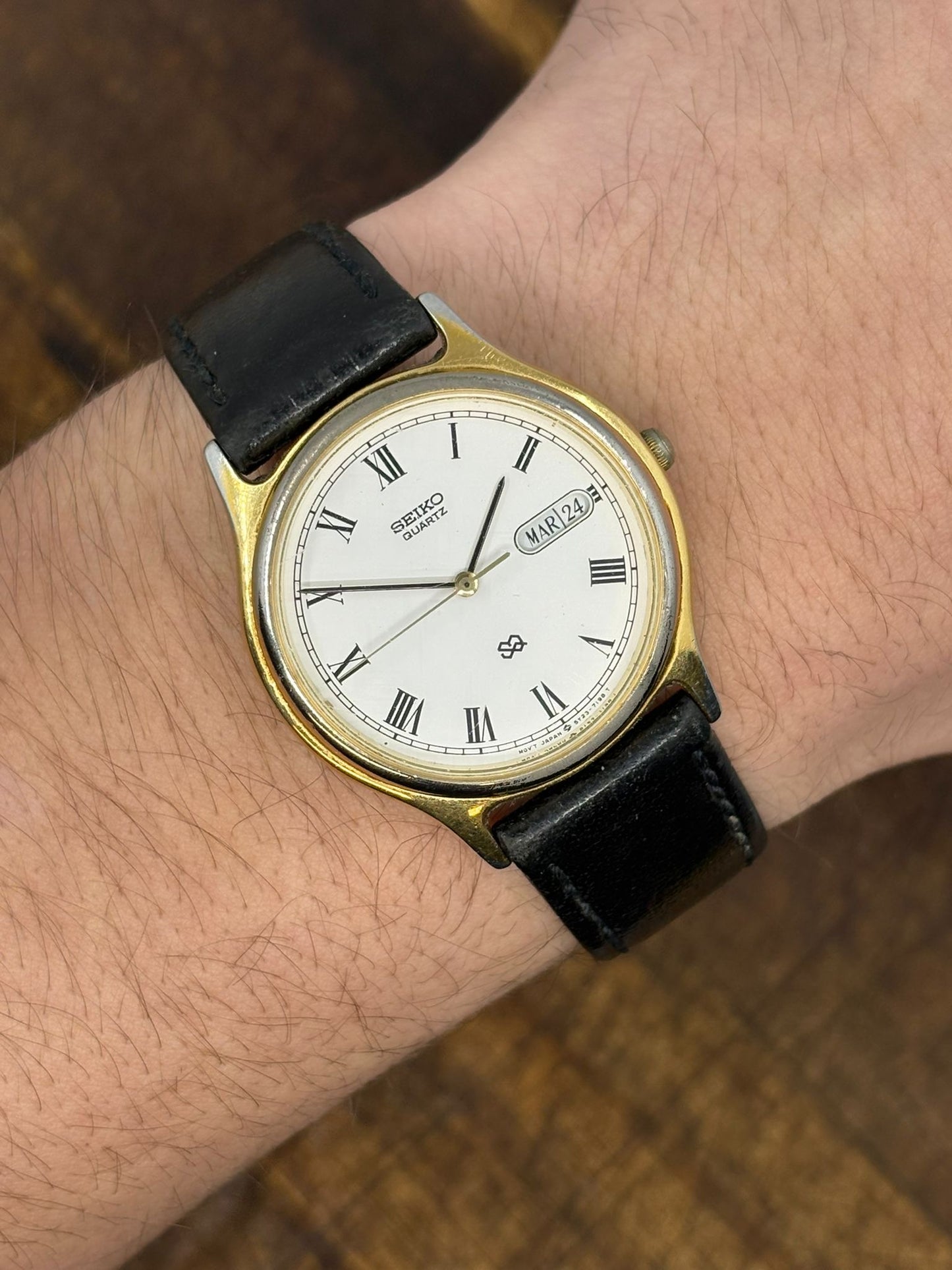 Seiko Quartz Roman Dial Day-Date – Gold Case