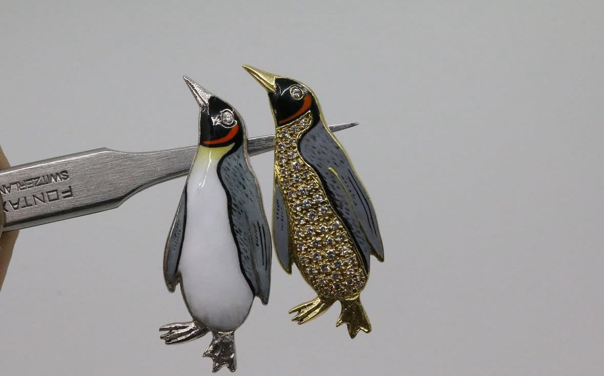 Pair of Penguins in 18k Gold hand enamel work and pavé diamond set