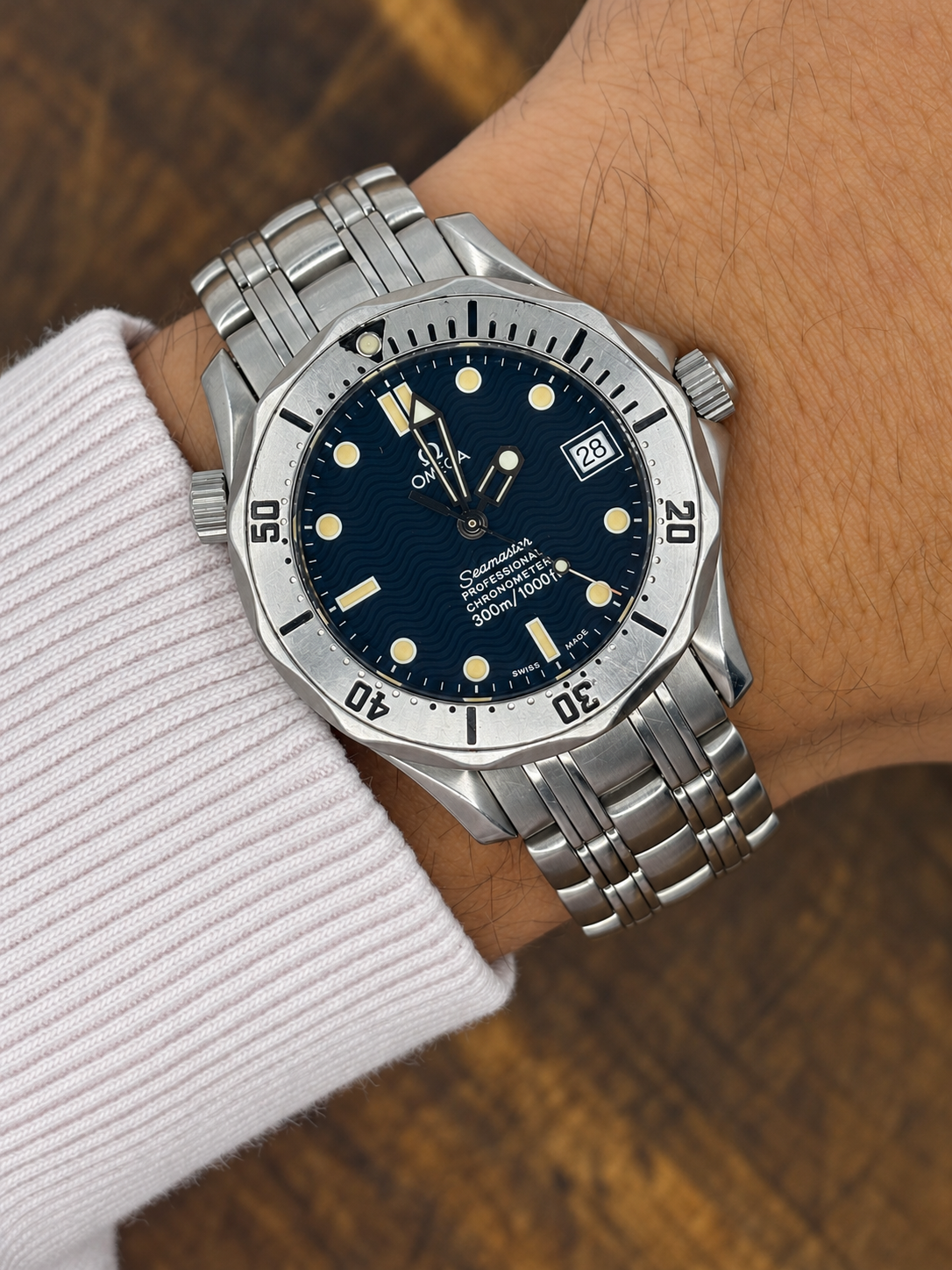 Vintage Omega Seamaster Professional Chronometer 300m – Blue Wave Dial – Stainless Steel Bracelet