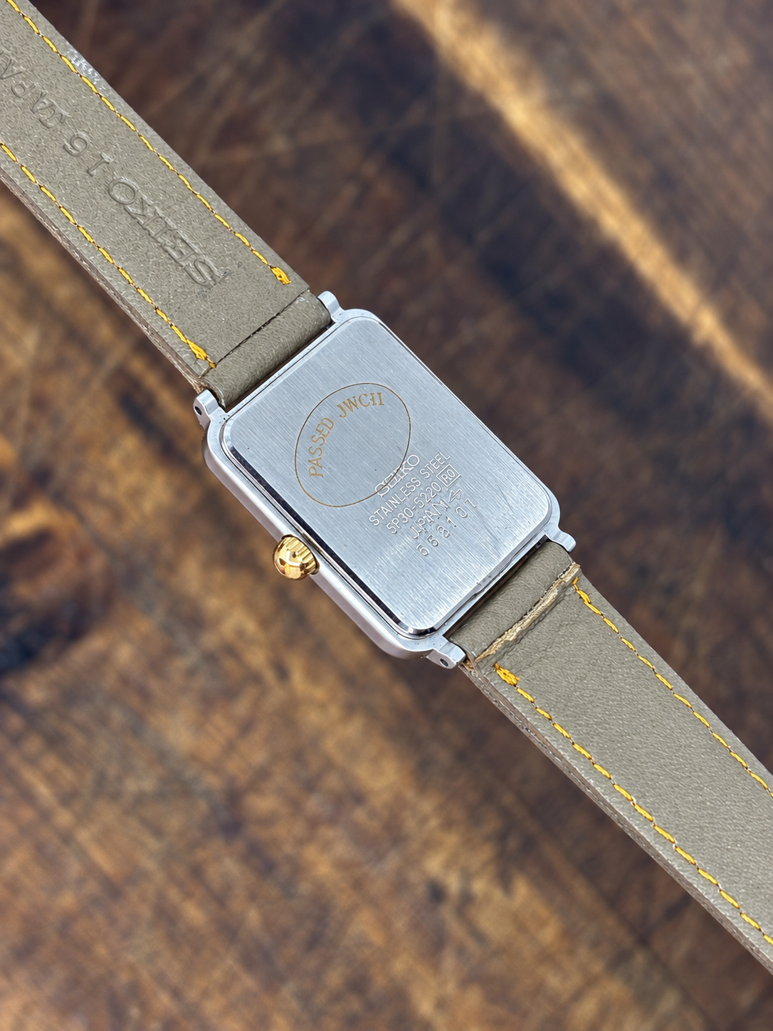 Vintage Seiko Quartz Rectangular Watch – Silver & Gold Geometric Dial – Grey Leather Strap